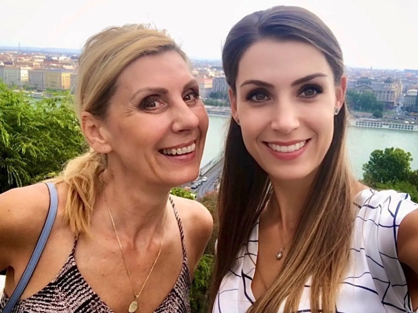Redaktorka TA 3 Simona Frantová s mamou.
"Moja najvernejšia kamarátka, najúprimnejšia radkyňa a kritička, najväčšia opora v práci i súkromí. Ďakujem ti maminka za všetko, čo pre mňa s láskou robíš. Nie len dnes, ale každý deň. Krásny deň matiek"