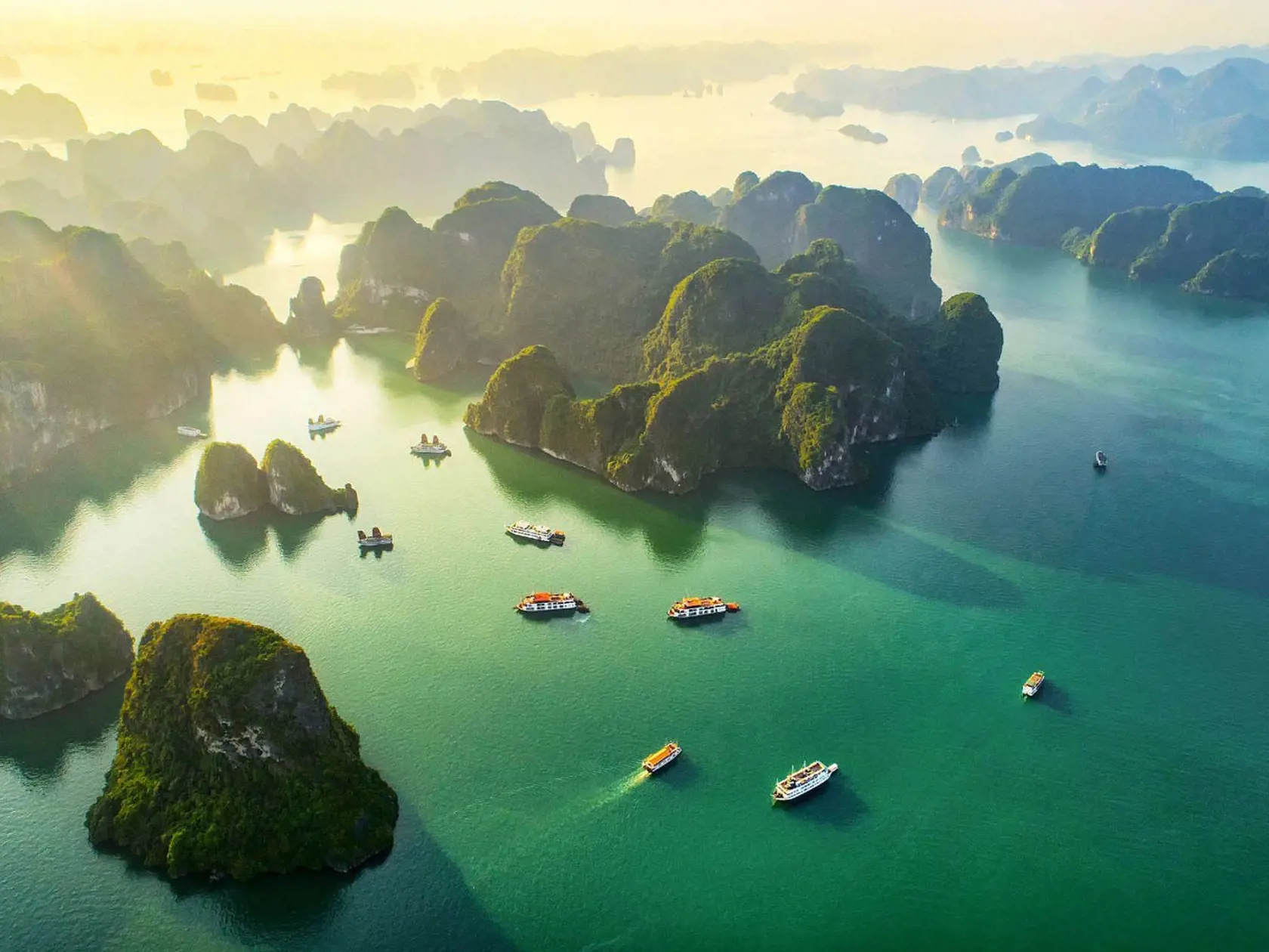 Záliv Ha Long, Vietnam.