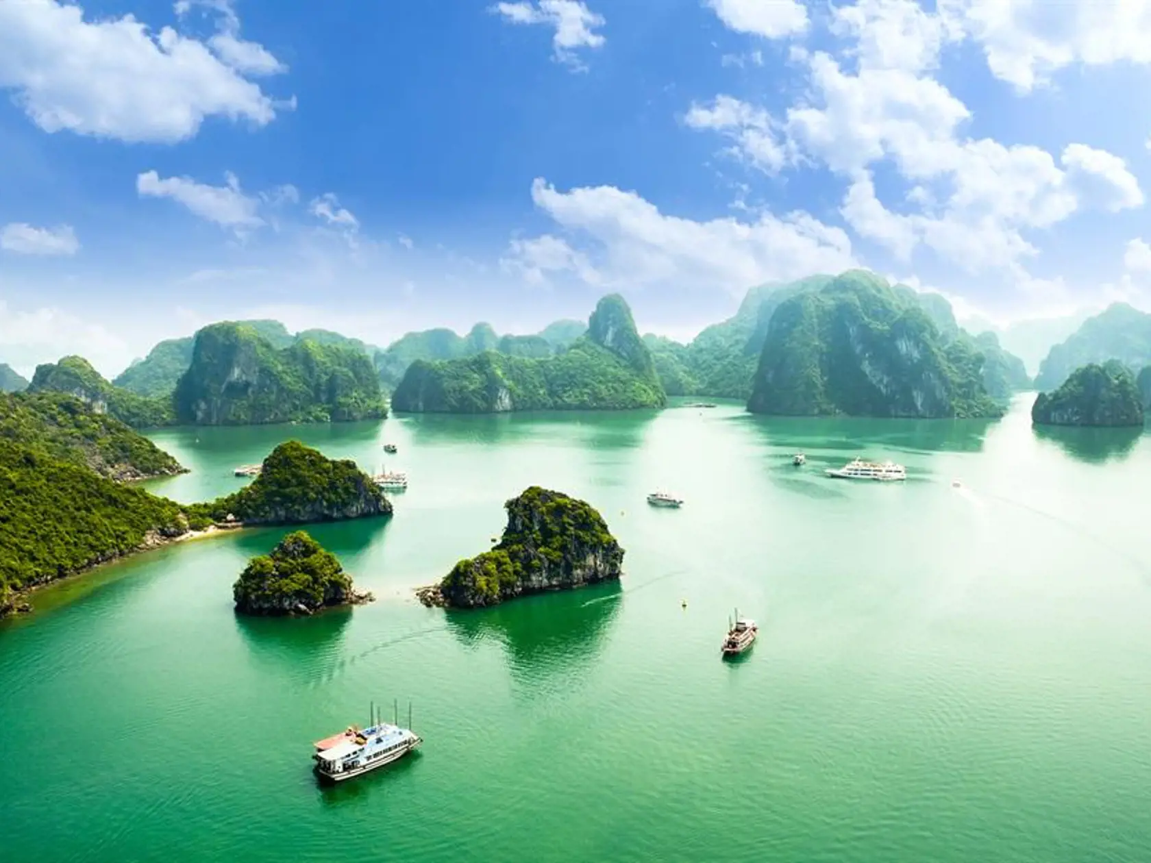 Záliv Halong, Vietnam.