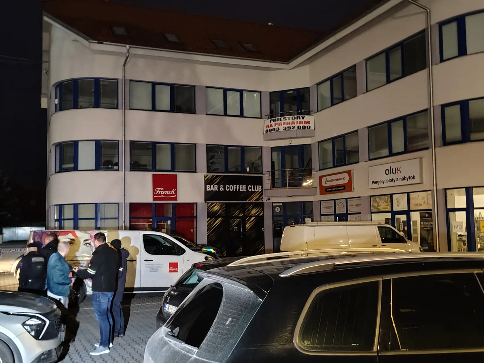 Na miesto sa prišiel dokonca pozrieť aj krajský riaditeľ Policajného zboru v Bratislave Viliam Adamec.