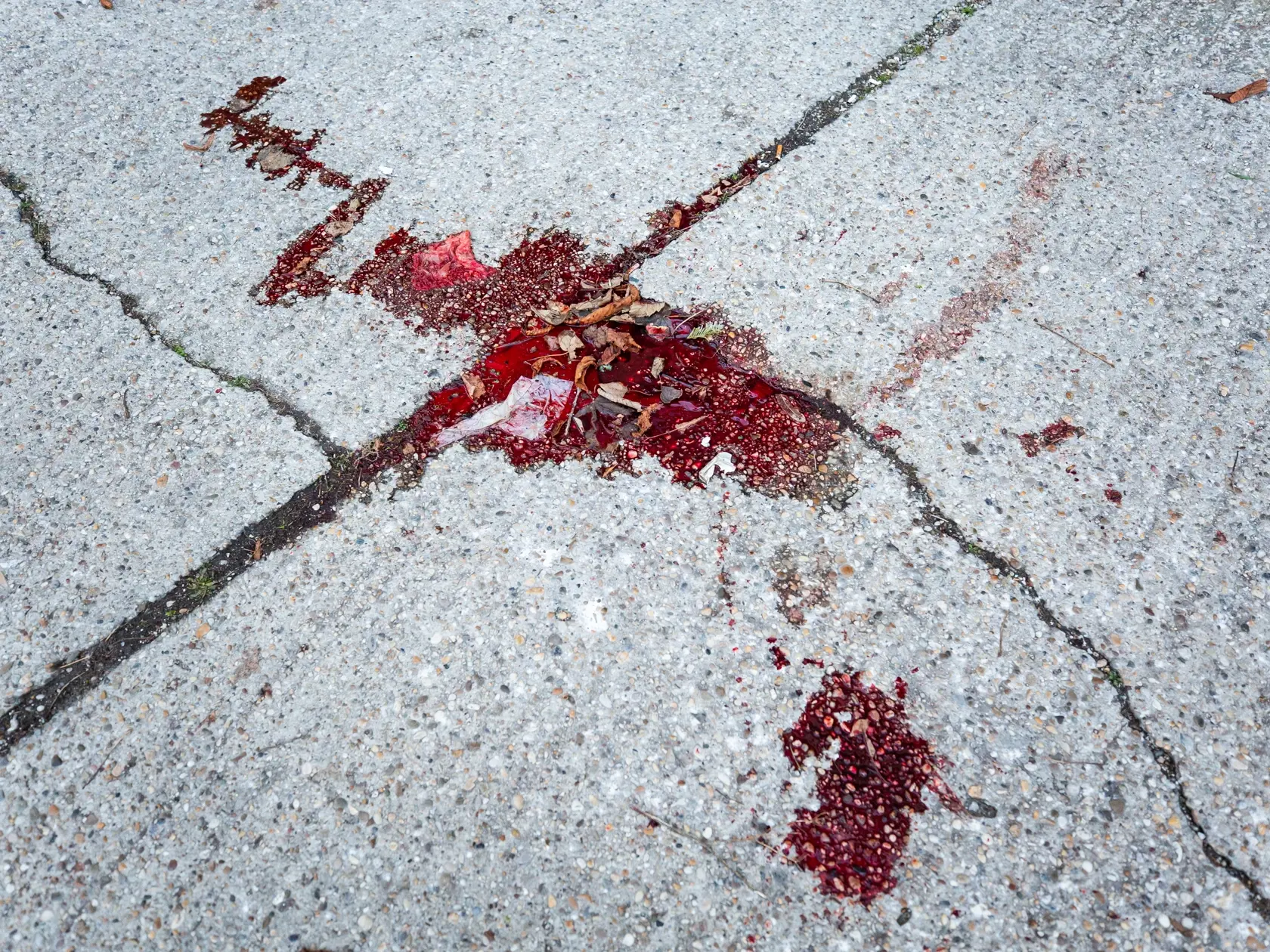 Sebavražda skokom z okna na Jasovskej ulici v Bratislave.
