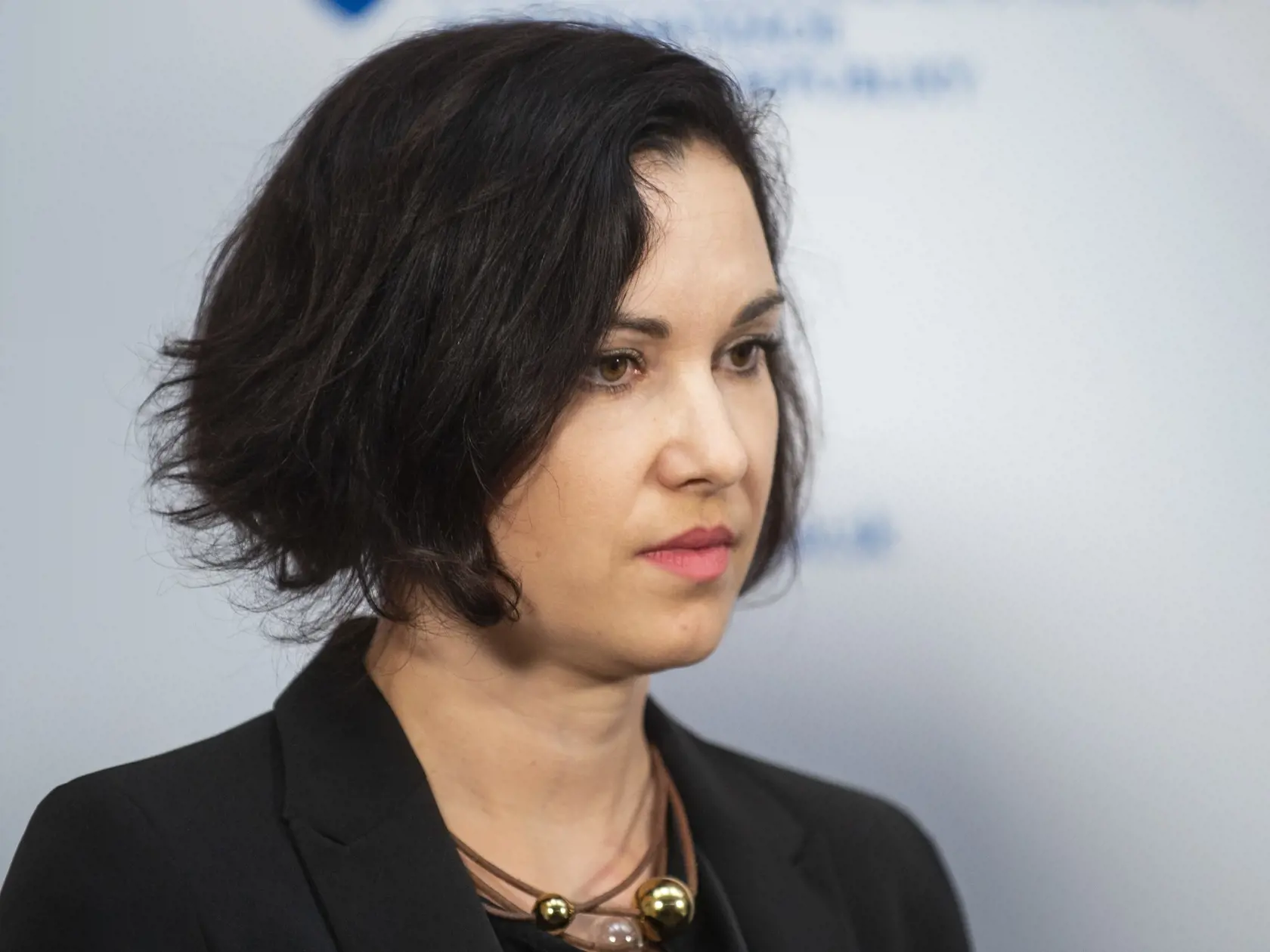 Na snímke vedúca oddelenia realizácie Plánu obnovy a odolnosti SR Lucia Lišiaková a minister pre investície, regionálny rozvoj a informatizáciu SR Peter Balík počas tlačovej konferencie na tému - Digitálni seniori, program na na zlepšenie digitálnych zručností seniorov 6. októbra 2023 v Bratislave. FOTO TASR - Jakub Kotian