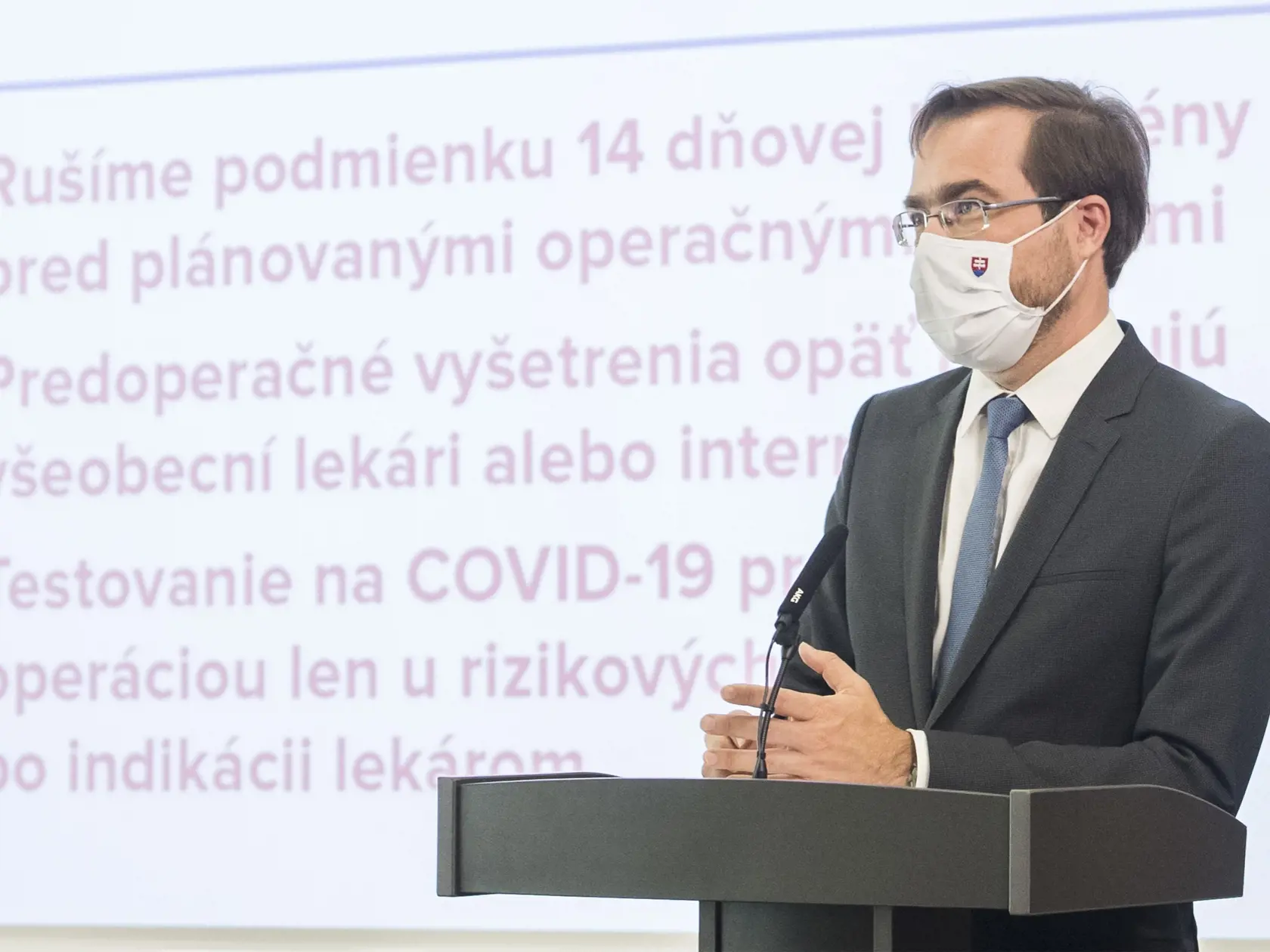 Na snímke minister zdravotníctva SR Marek Krajčí (OĽaNO) počas tlačovej konferencie na tému Zdravotníctvo opäť začína naplno 18. mája 2020 v Bratislave. FOTO TASR - Martin Baumann


