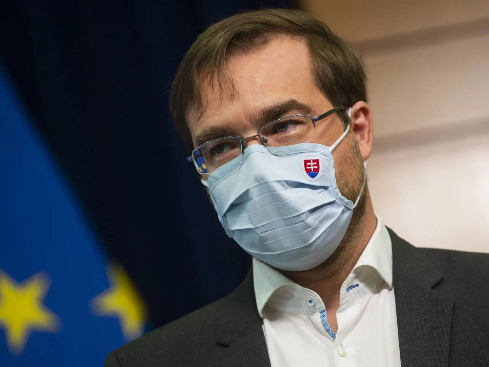 Na snímke minister zdravotníctva SR Marek Krajčí (OĽaNO) počas tlačovej konferencie po stretnutí s konzíliom odborníkov – epidemiológov na tému: Druhú vlnu epidémie si nemôžeme dovoliť 4. mája 2020 v Bratislave. FOTO TASR - Jakub Kotian