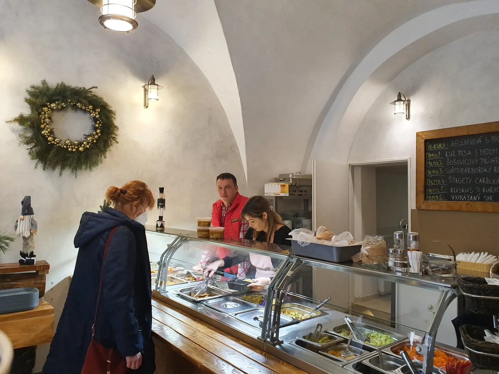 V Banskej Štiavnici od pondelka 3. januára už niektoré podniky fungovali.