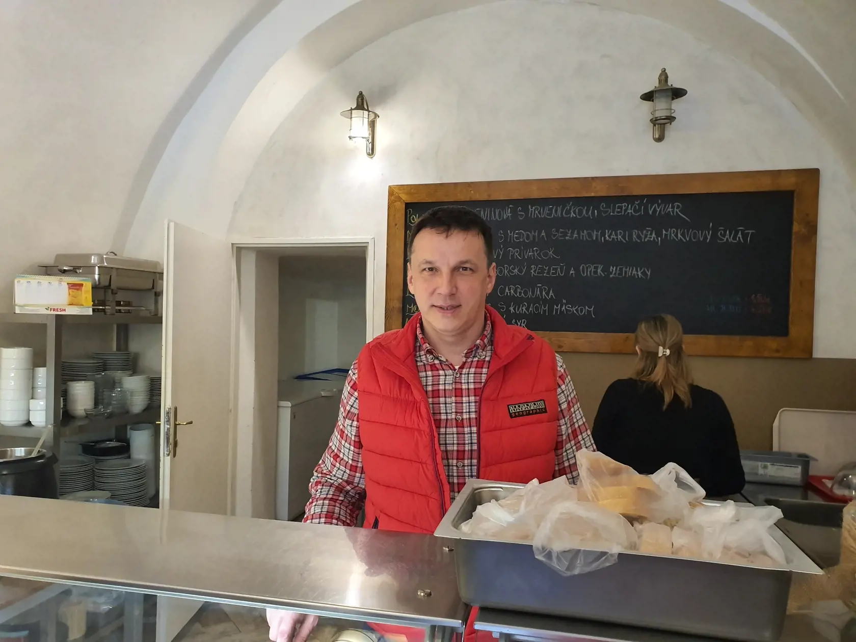 V Banskej Štiavnici od pondelka 3. januára už niektoré podniky fungovali. Majiteľ reštaurácie s pizzeriou Peter Ernek.