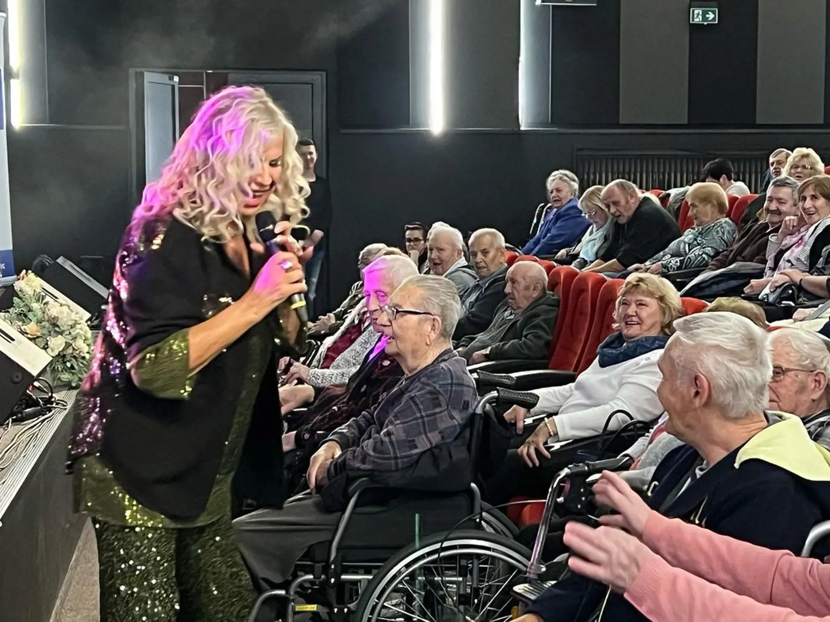 Eva Máziková sa objavila na svojom koncerte vo flitrovanom zelenom kostýme. Vyzerala úžasne!