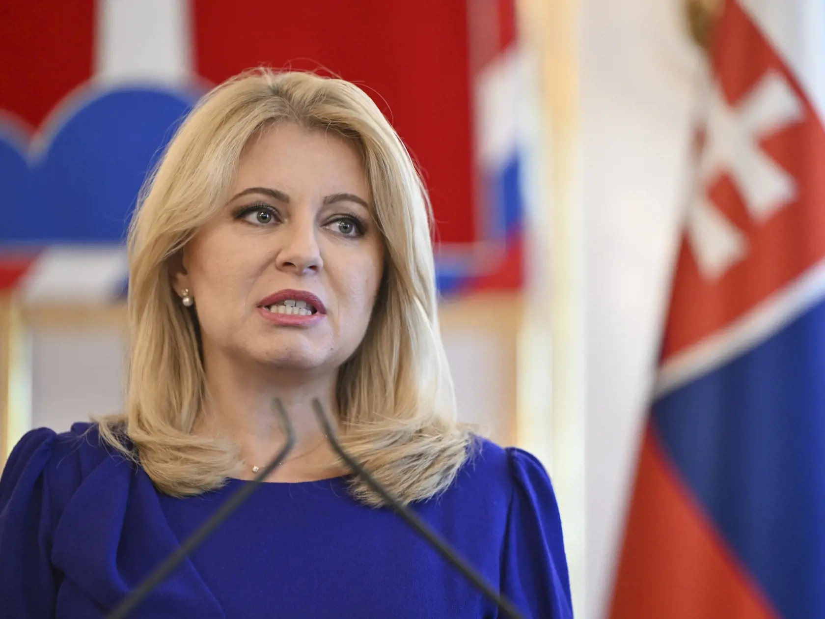 "Prezidentka je presvedčená, že zmeny a doplnenia zákona by mali byť predmetom riadneho legislatívneho procesu, ktorý poskytne dostatočný čas na odbornú a verejnú diskusiu, vrátane pripomienkového konania," vyhlásil jej hovorca. Nedodržanie zákonom predpísaného procesu prijímania predmetnej právnej úpravy malo podľa prezidentky významný vplyv aj na jej vecné nedostatky.