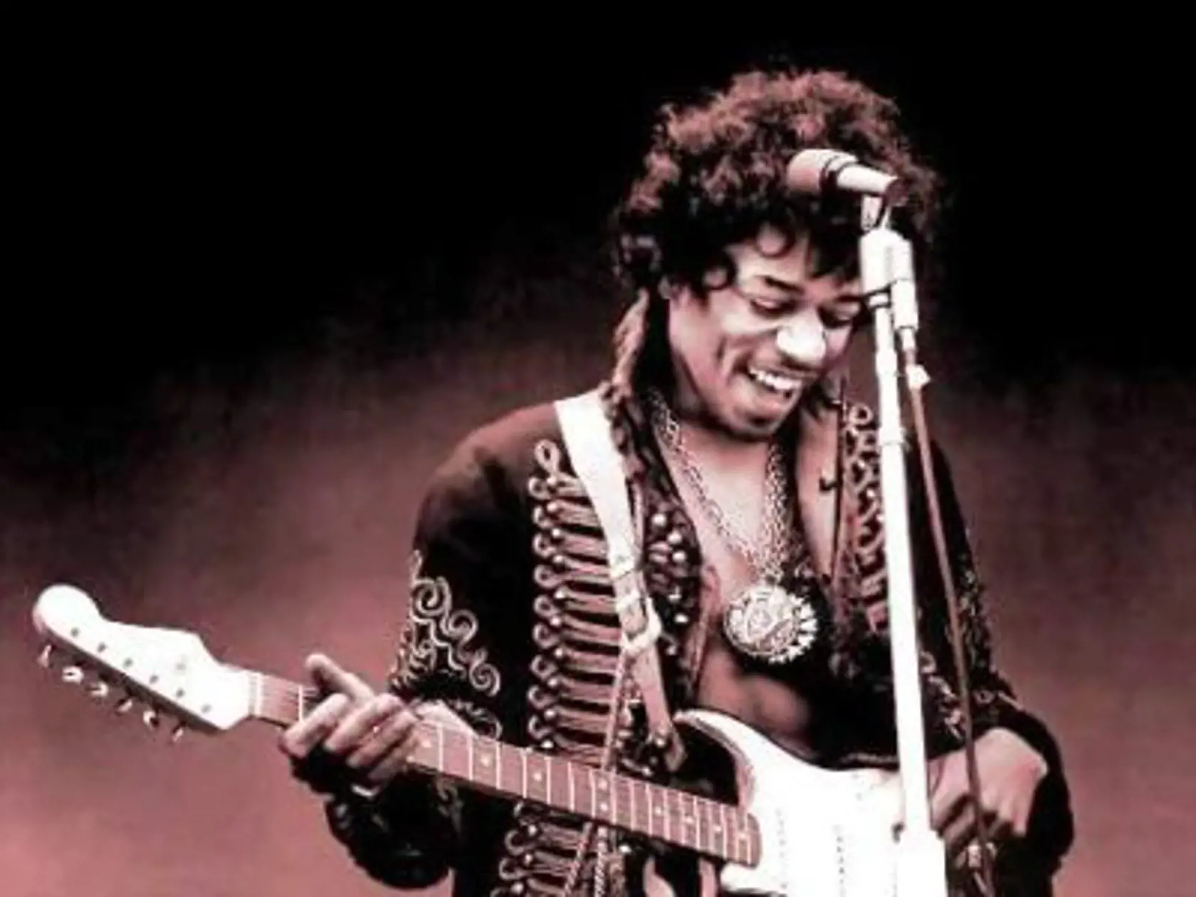 Jimi Hendrix, slávny gitarista, zomrel 18. septembra 1970. Zadusil sa zvratkami, keď sa predávkoval práškami na spanie.