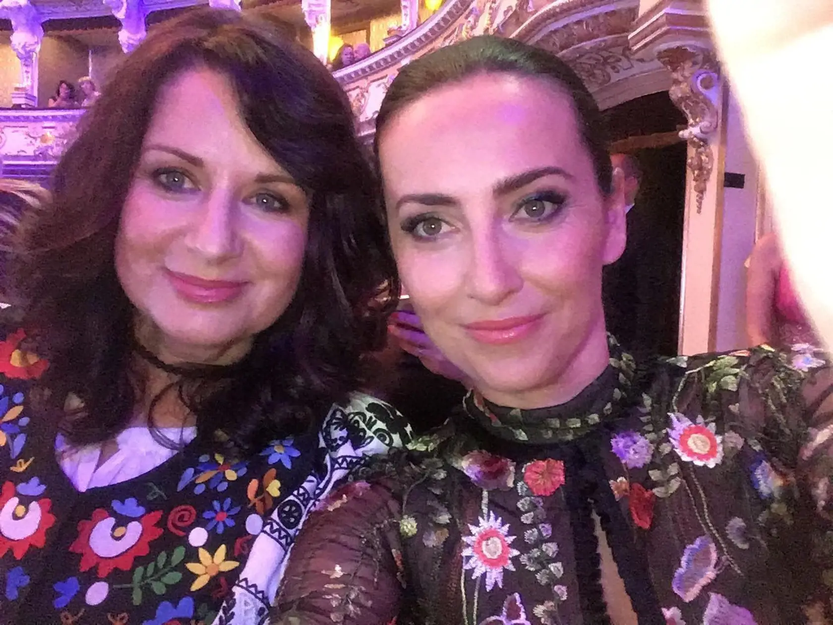 Z akcie Slovenka roka 2017 Jana Pitková (vľavo) založila občianske združenie Kolobeh života, ktoré pomáha smútiacim, ambasádorkou projektu je najznámejšia slovenská vdova Majka Demitrová, ktorej manžel - hokejista Pavol Demitra - zomrel po tragickom páde ruského lietadla.
