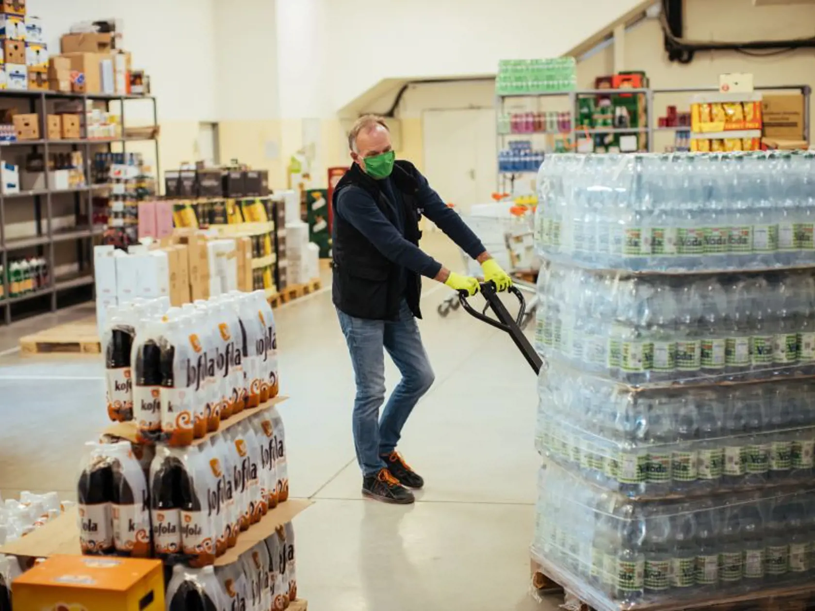 V najbližších mesiacoch začnú na Slovensku vyrastať nové obchody ako huby po daždi. Najväčšia maloobchodná sieť u nás, COOP Jednota, plánuje otvoriť až 41 nových pobočiek. Štvrtinu z toho budú tvoriť prevádzky prebrané po skrachovanej sieti Kačka.