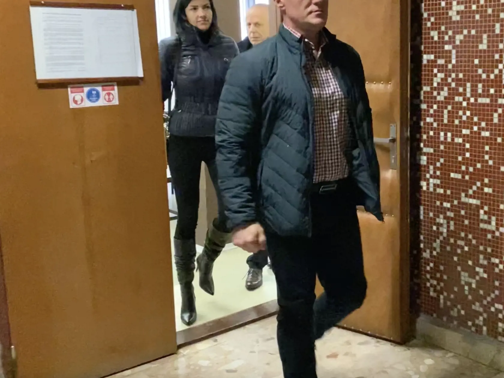 Slavomír Svitana odchádza z pojednávacej sieni po vynesení verdiktu.