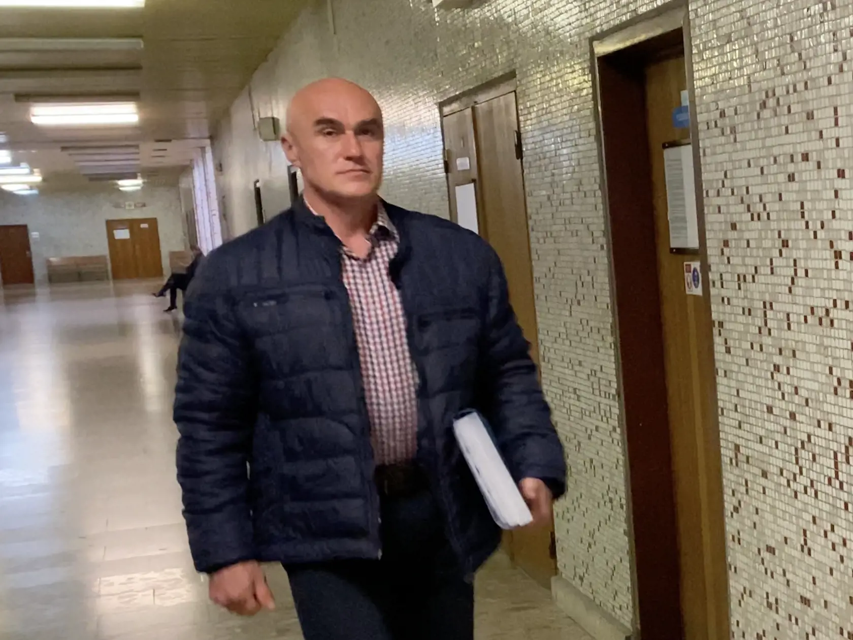 Slavomír Svitana  je v prípade vraždy Emila Miťa Novotného (†37) spoluobžalovaný.