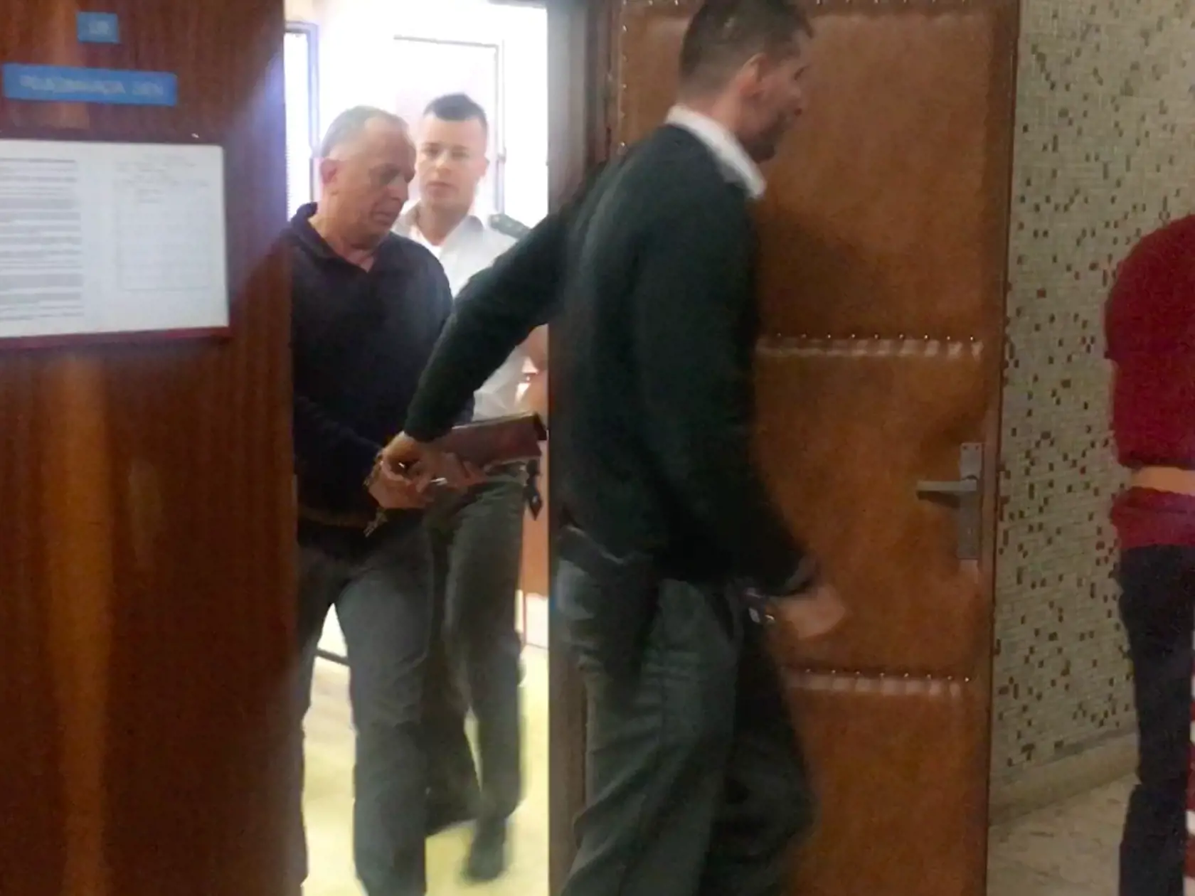 "V deň pohrebu brata mi rozbil auto bejzbalovou palicou. Hral sa na šéfa a myslel si, že sa ho zľaknem. Potom chodil za mnou plakať, aby som trestné oznámenie stiahol, lebo bol v podmienke. No a potom mi posielal odkazy, že keď chcem, tak môžem zažiť vojnu, akú som nevidel ani vo filme," vraví brat zavraždeného o Mulikovi (na snímke).