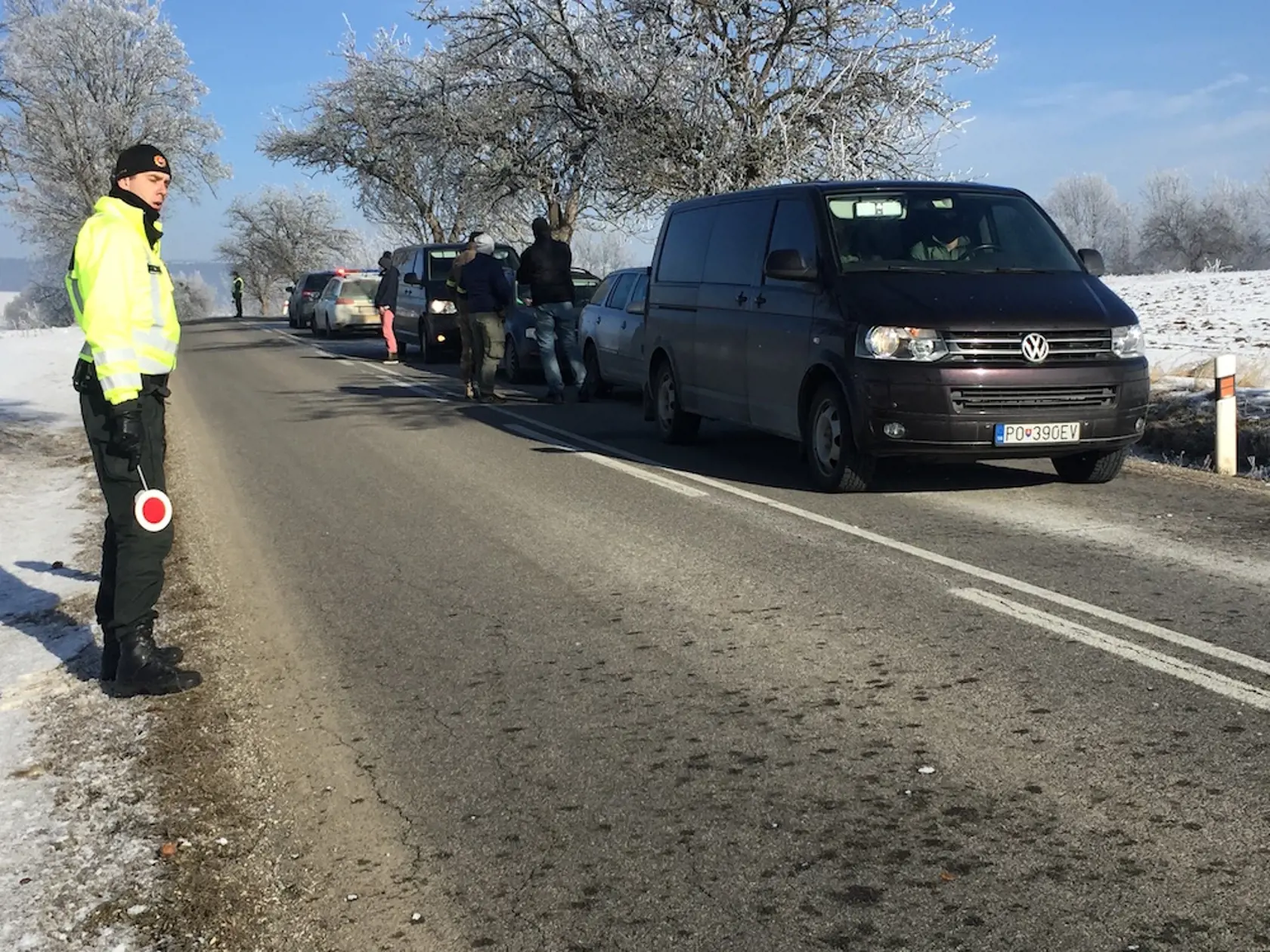 Brat nebohého Emila Novotného vyšiel po rokoch s ďalším šokujúcim motívom vraždy. "Druhá možnosť je tá, že môj brat bol tichým spoločníkom vo firmách, ktoré boli oficiálne napísané na istého človeka, ktorý si mohol brať 10 percent zo zisku. No a po bratovej smrti všetko ostalo jemu. Teda Mulik mohol plniť iba objednávku. Veď tento človek nikdy v živote nič nedokázal. Vražda môjho brata bola prvá vec, ktorá mu vyšla!" Na snímke miesto zadržania Vladimíra Mulíka (60).