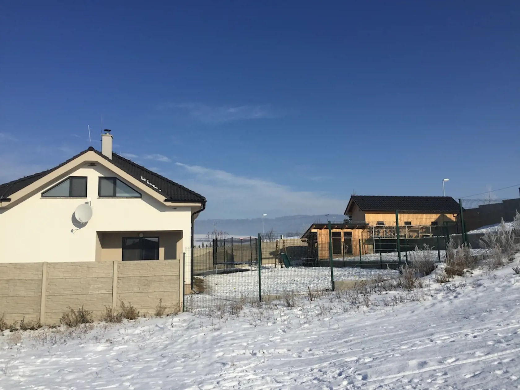 Niekdajšie bydlisko hlavného podozrivého, tu mu urobili policajti domovú prehliadku.