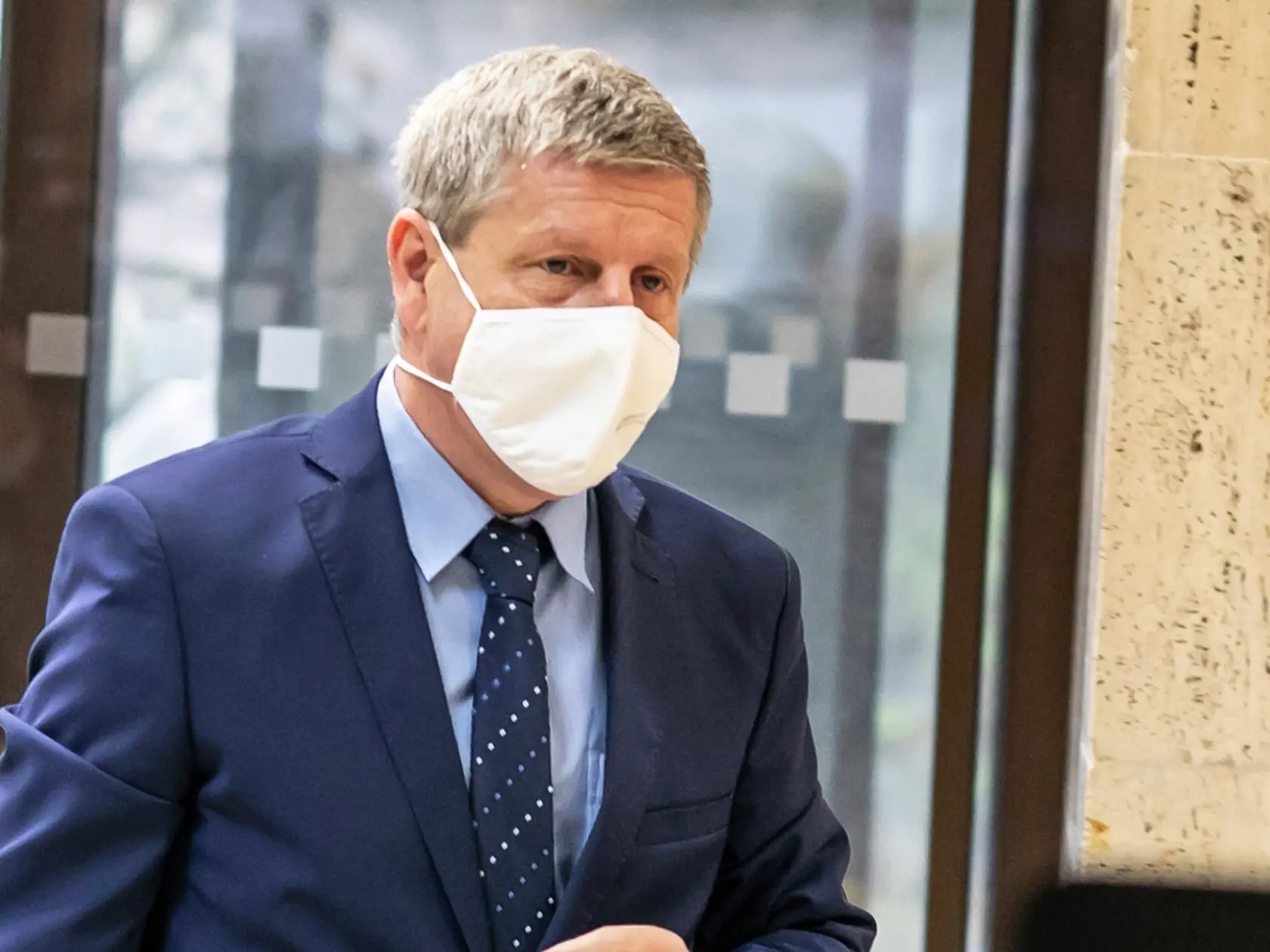 Na snímke sú príchody ministrov na 2. zasadanie vlády pod vedením premiéra Eduarda Hegera. 