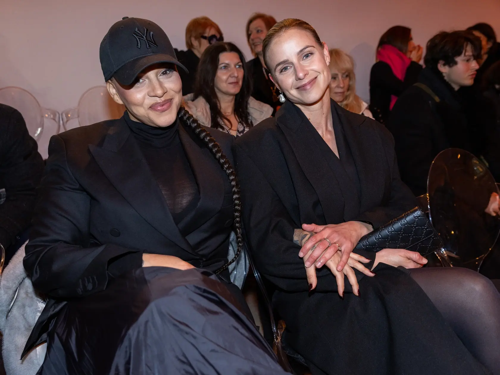 Tina a Nela Pocisková na módnej prehliadke Marcela Holubca