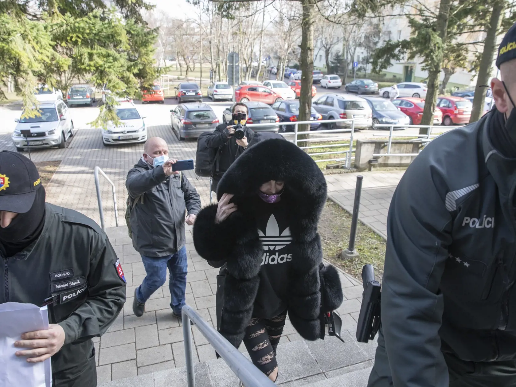 Kollárová priateĺka Miroslava Fabušová na okresnom súde BA III.
Predvedená je za riadenie motorového vozidla pod vplyvom alkoholu