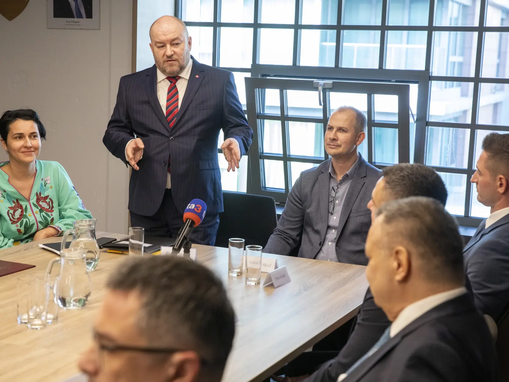 Na snimke je prvé zasadnutie Rady pre šport ministra Cestovného ruchu a športu Rudolfa Huliaka.
Minister Rudolf Huliak predstavuje Radu ministra pre šport.
