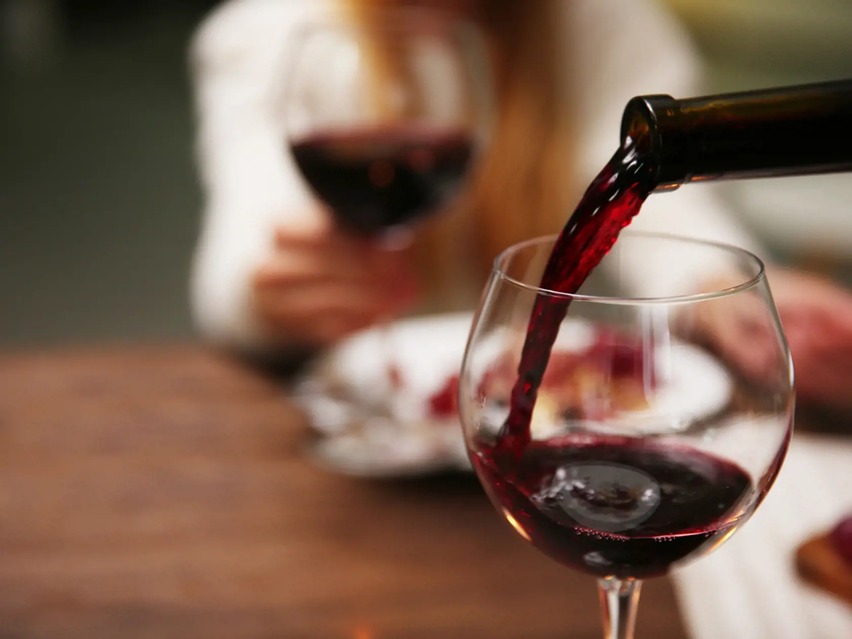 Nadmerná konzumácia alkoholu vám narobí poriadne problémy.