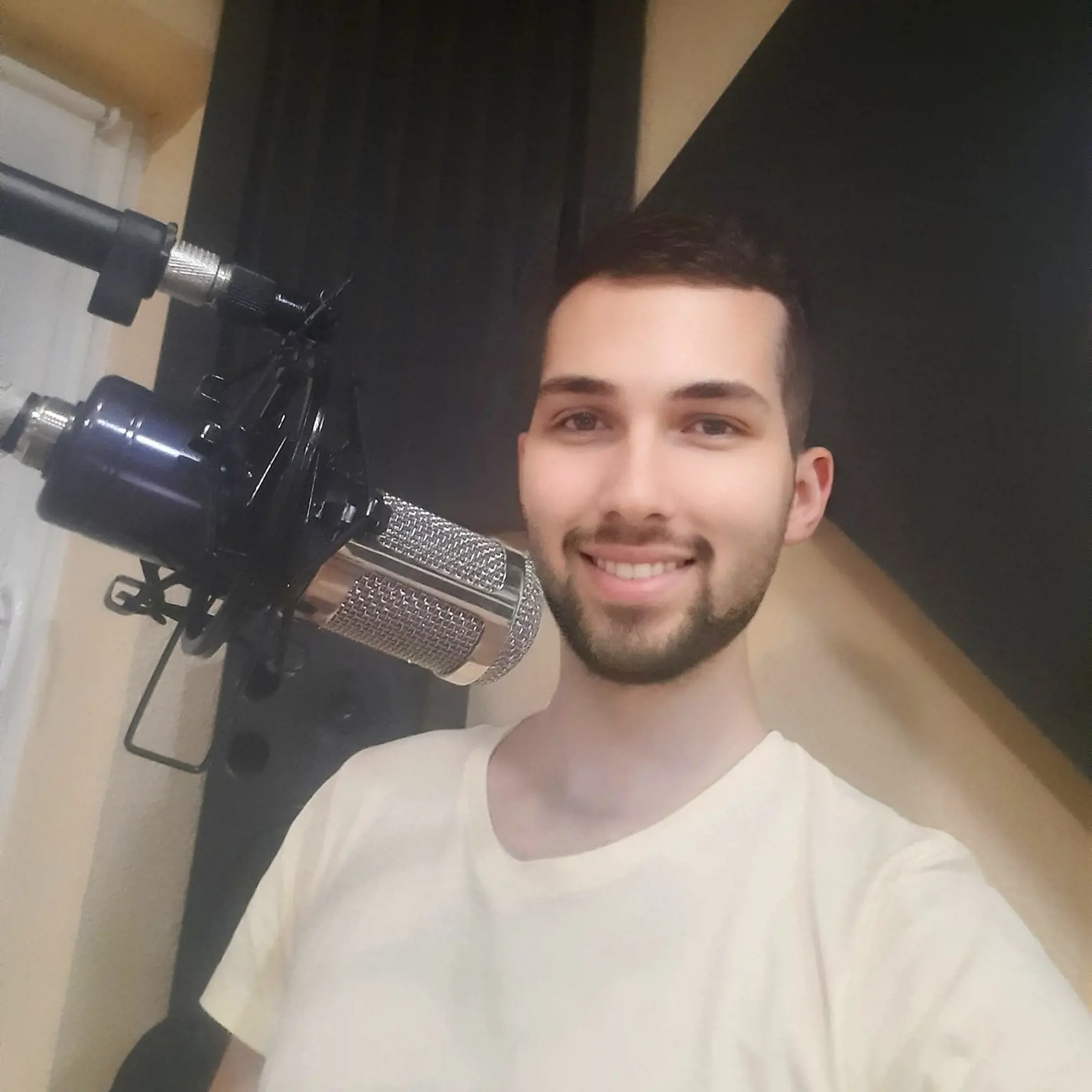 Zatiaľ je to tajomstvom, ale Lukáš momentálne pracuje na projekte, ktorý už predstaví verejnosti čoskoro.