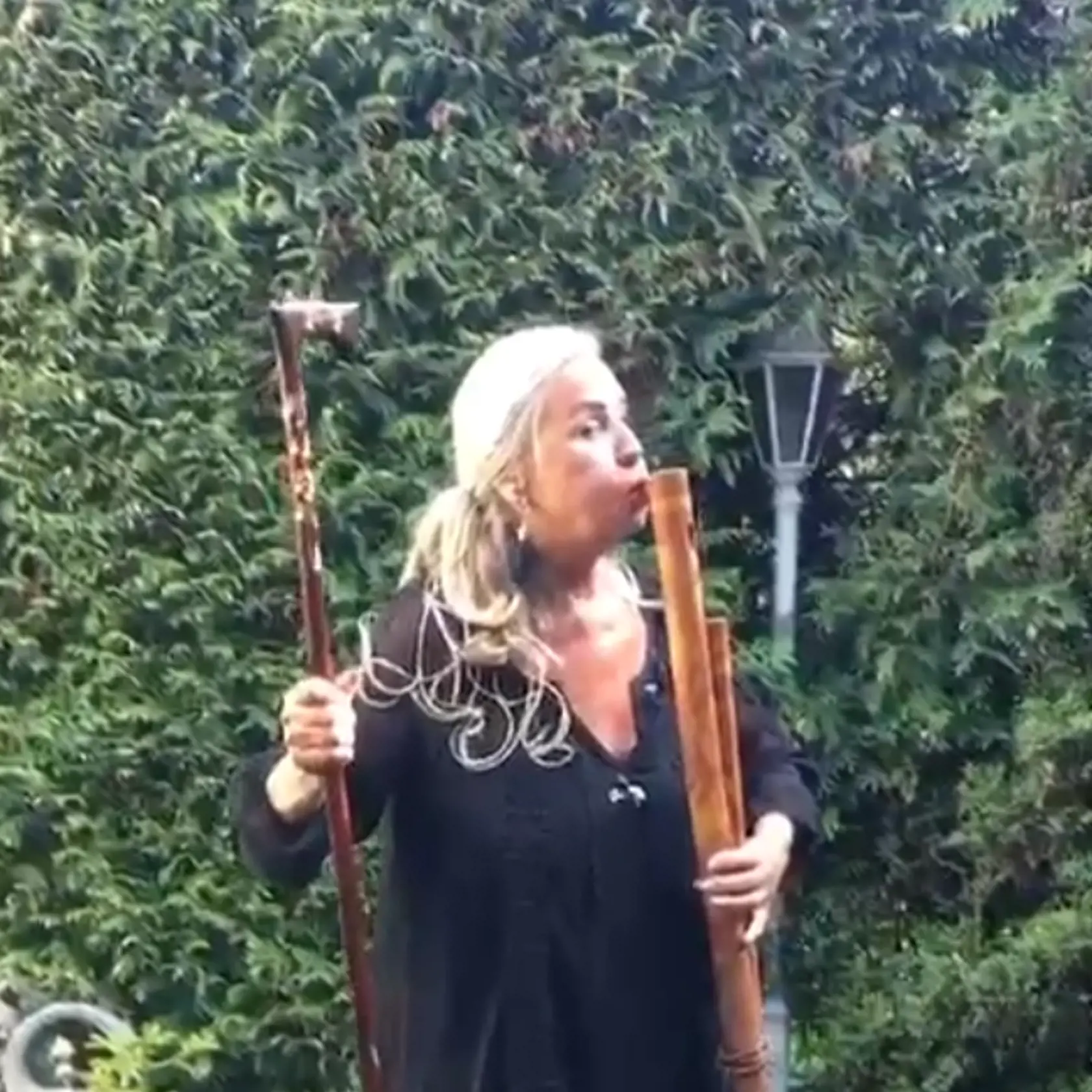 Eva Máziková sa nenudí.