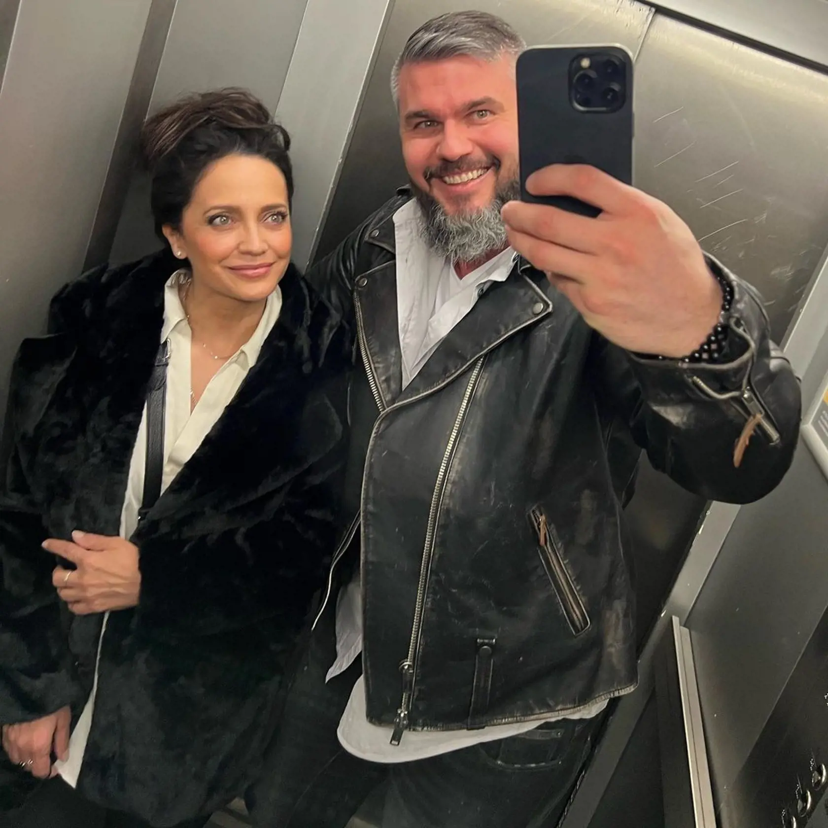 Lucie a Radek na fotke cestou na rande.
