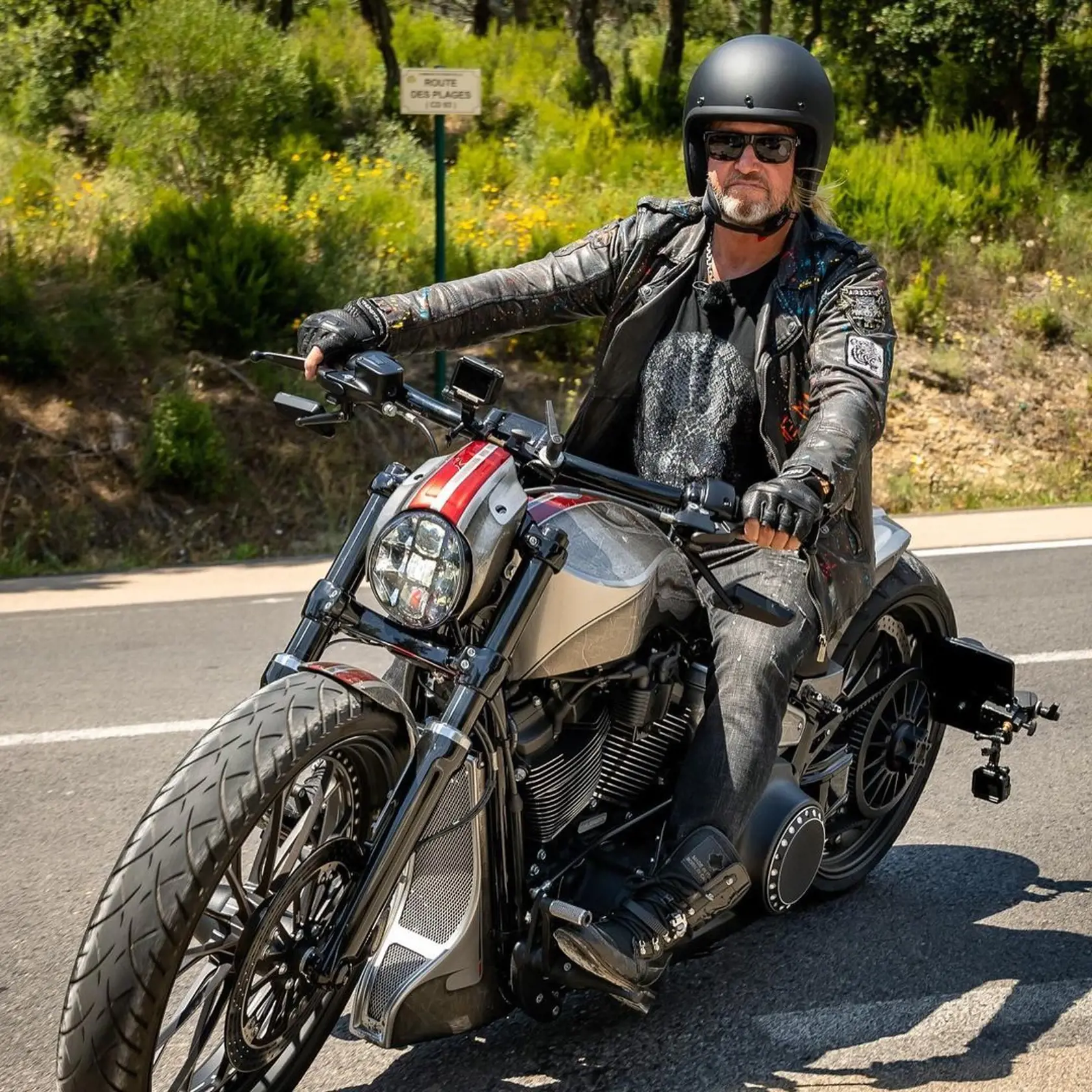 Robert miluje luxusné autá aj motorky. Na sociálnej sieti Instagram sa pochválil aj svojou novou hračkou.