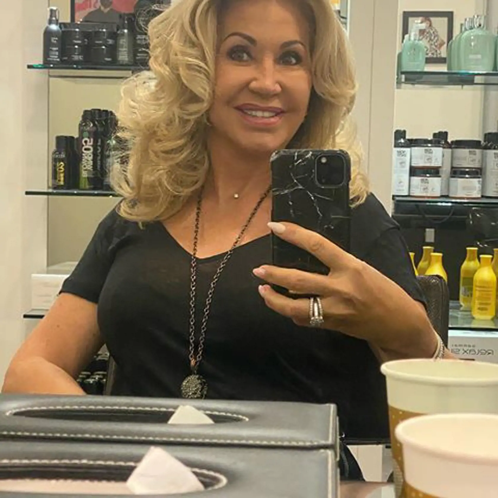 Carmen Rada používa filtre na úpravu fotografií. Často však vyzerá ako vosková figurína.