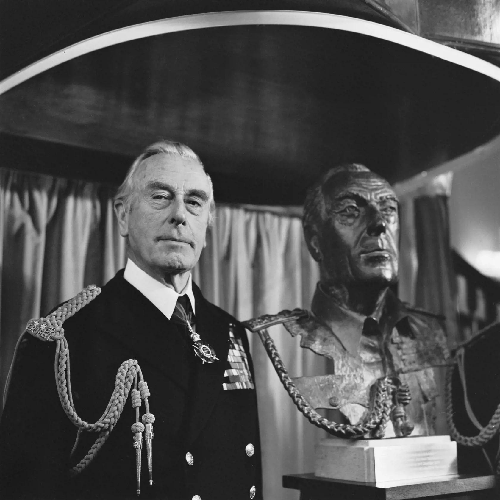 Na základe terajších zistení sa mal Mountbatten podieľať na obťažovaní vtedy len 11 ročného chlapca v detskom domove Kincora na severe Írska.