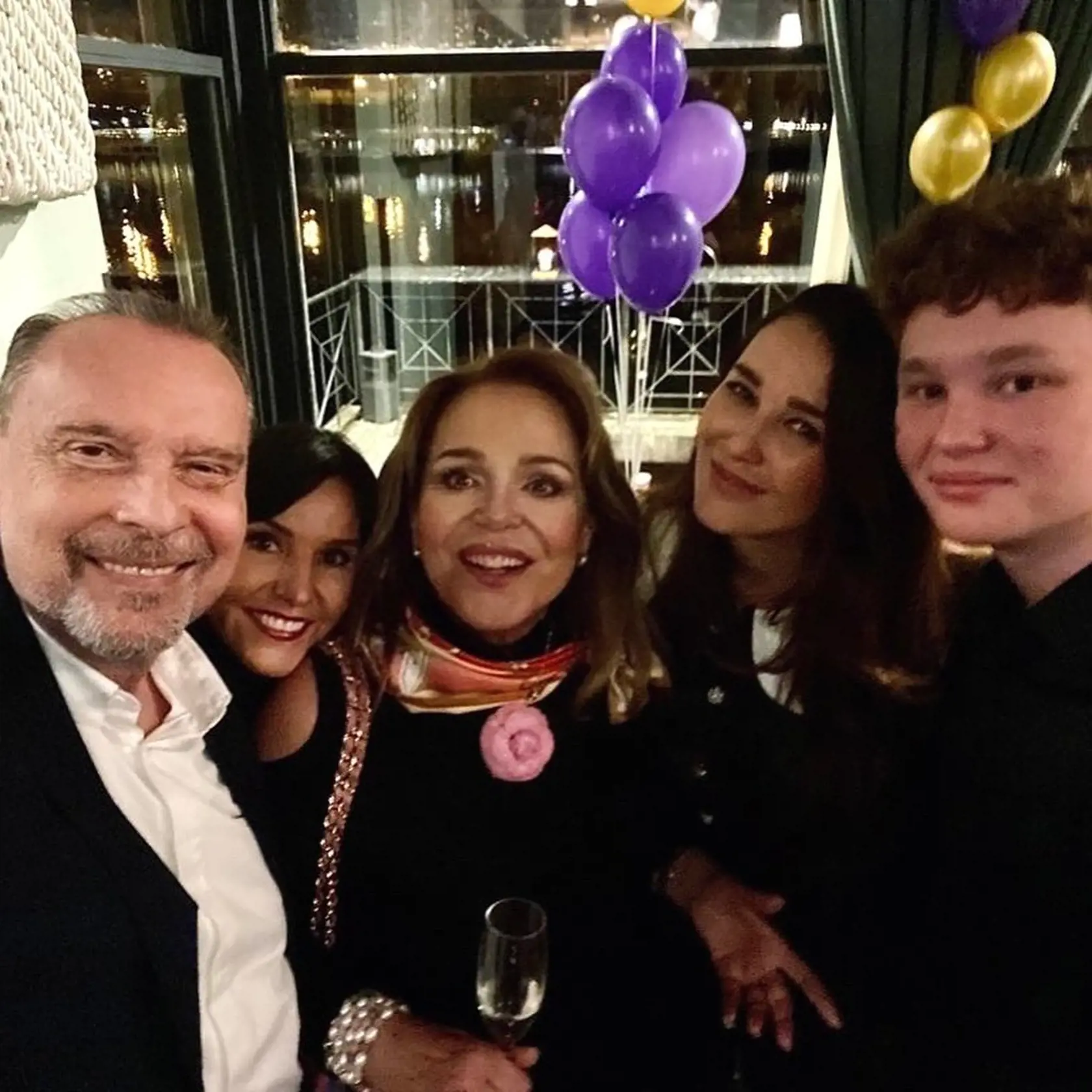 Dagmar Havlová sa na oslave narodenín výborne bavila, zabávali sa aj hostia, pozrite ako žiari Štefan Margita.