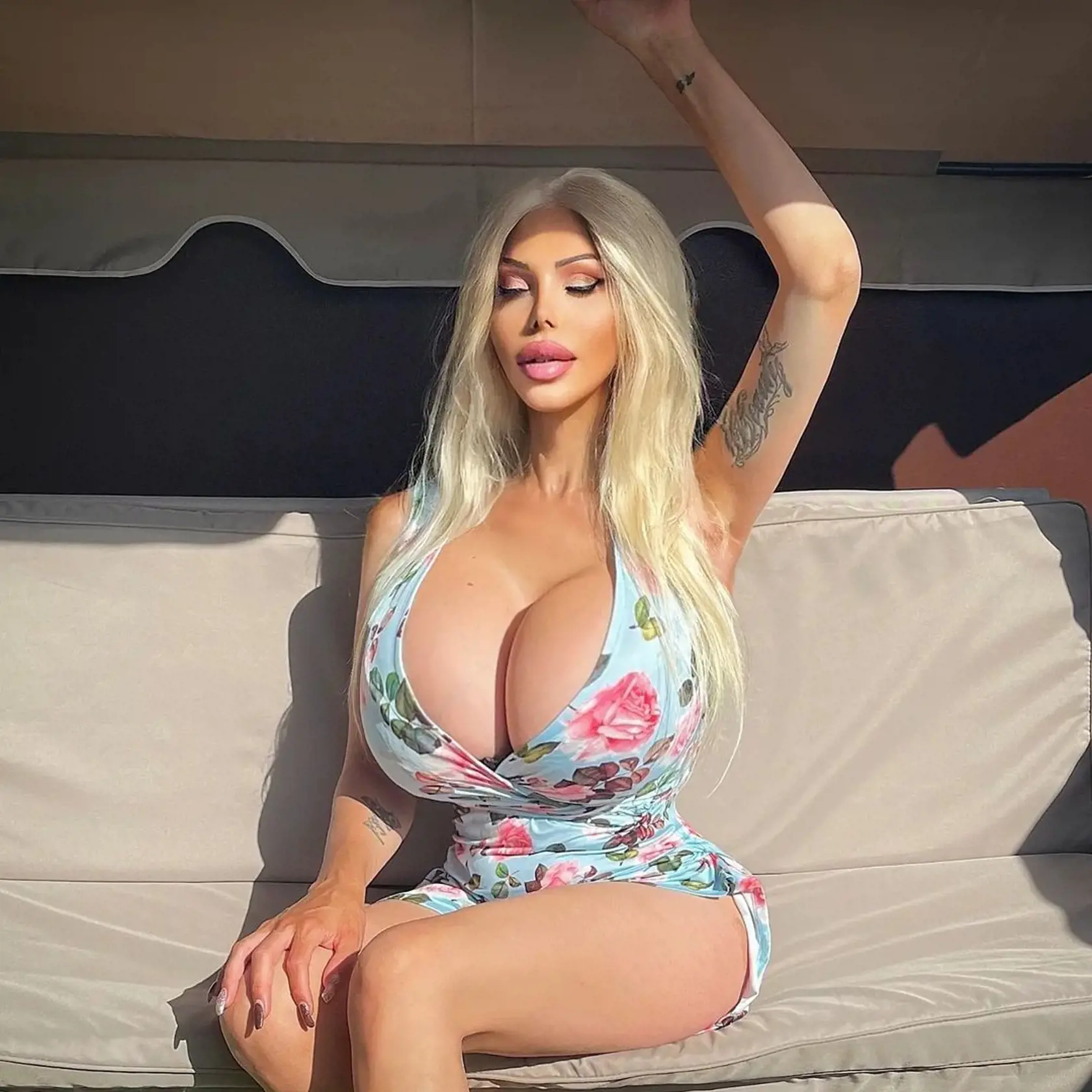 Ashley sa netají tým, že si zarába predávaním erotického obsahu.
