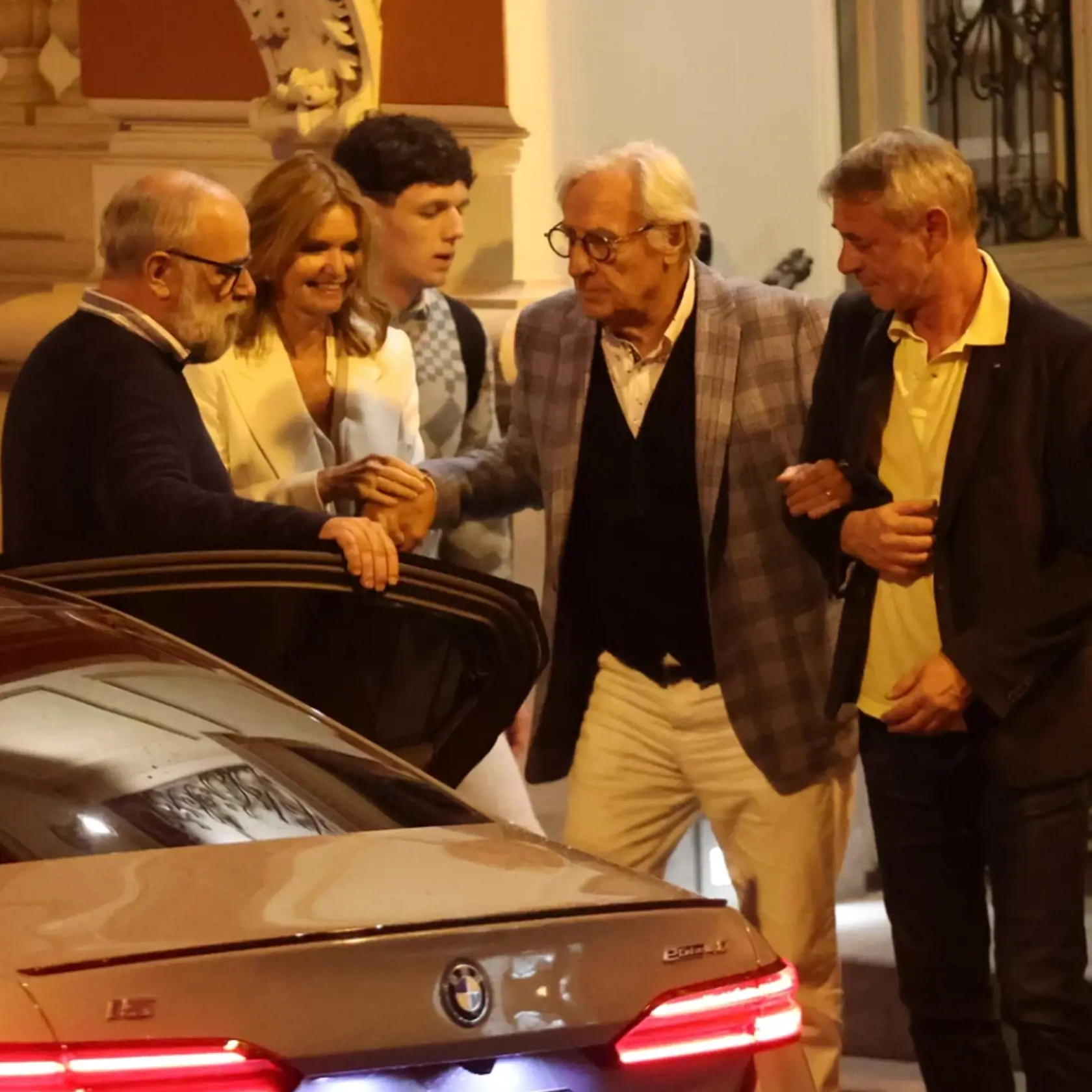 Karel Heřmánek sa ešte začiatkom júla zúčastnil párty v rámci Filmového festivalu v Karlových Varoch. Zo žúru odchádzal v noci v spoločnosti manželky Hanky.