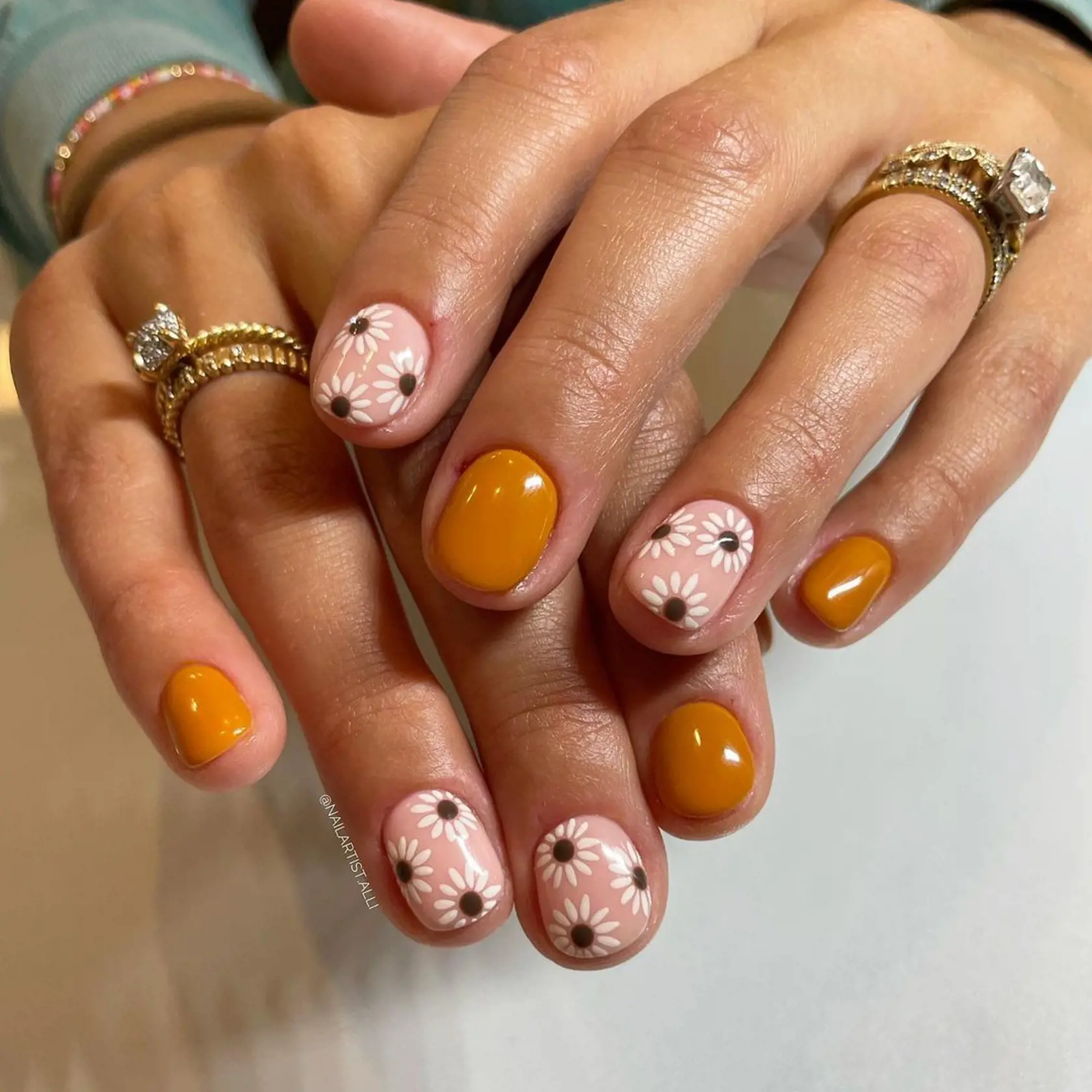 Nechty od @nailartist.alli
