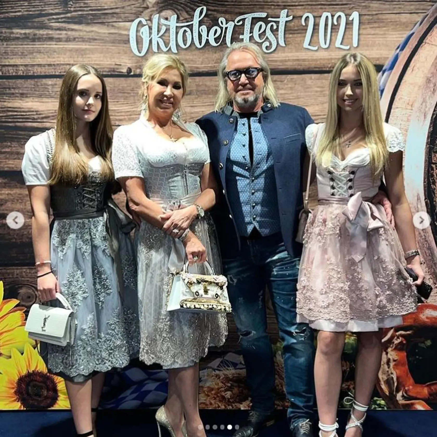 Carmen s Robertom vzali na Oktoberfest aj svoje dve dcéry, Shaniu a Davinu.
