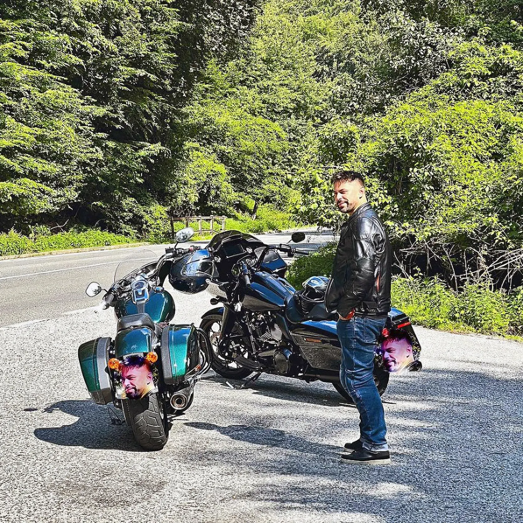 Adam miluje motorky.
