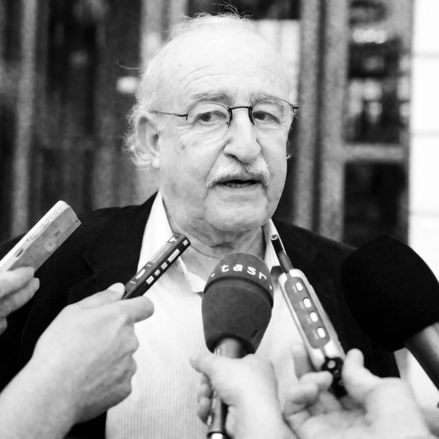 Včera večer nečakane zomrel režisér Juraj Herz.