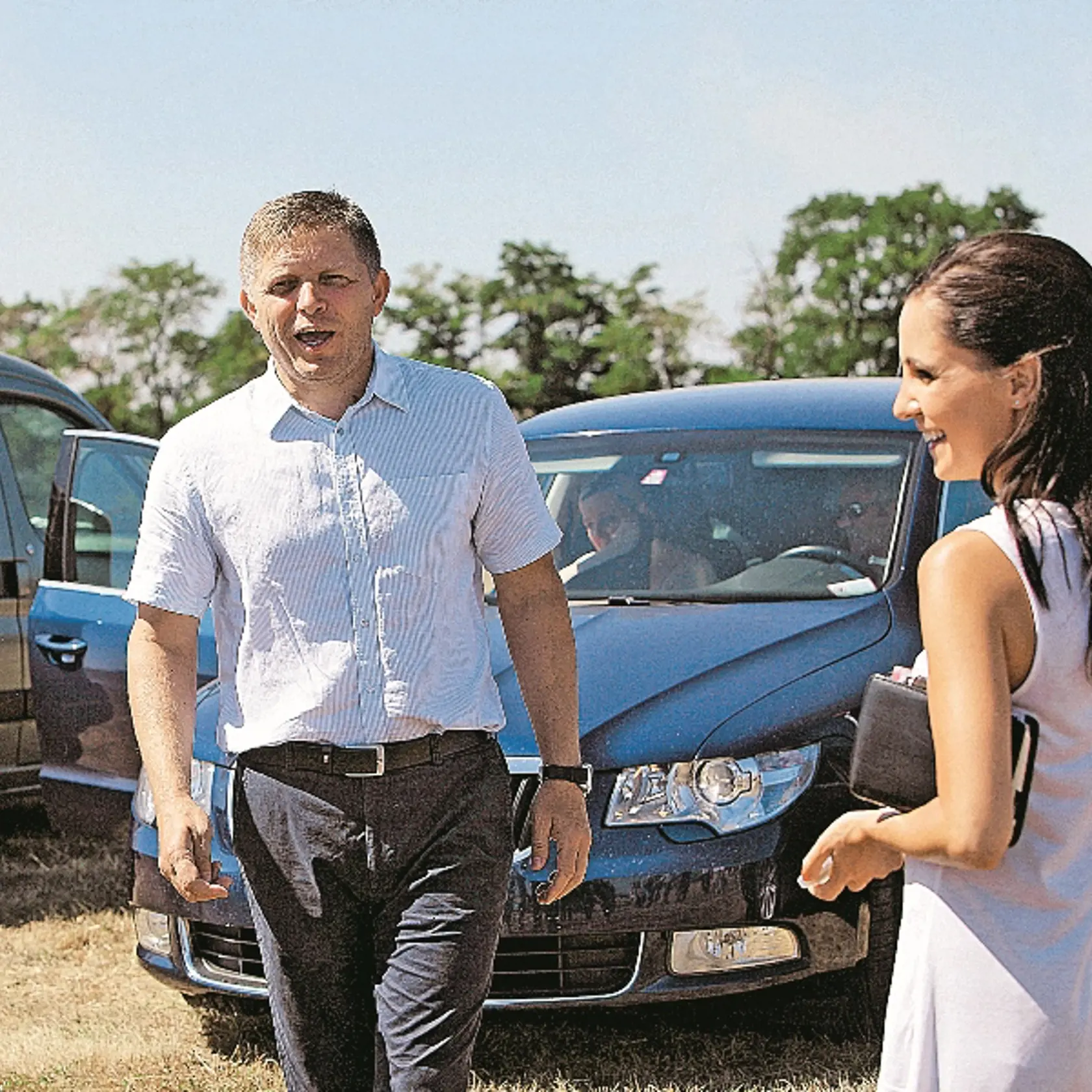 Jana Halászová sprevádzala expremiéra Roberta Fica pomerne často aj na zadnom sedadle limuzíny. Po bozku ju bolo vídať menej.