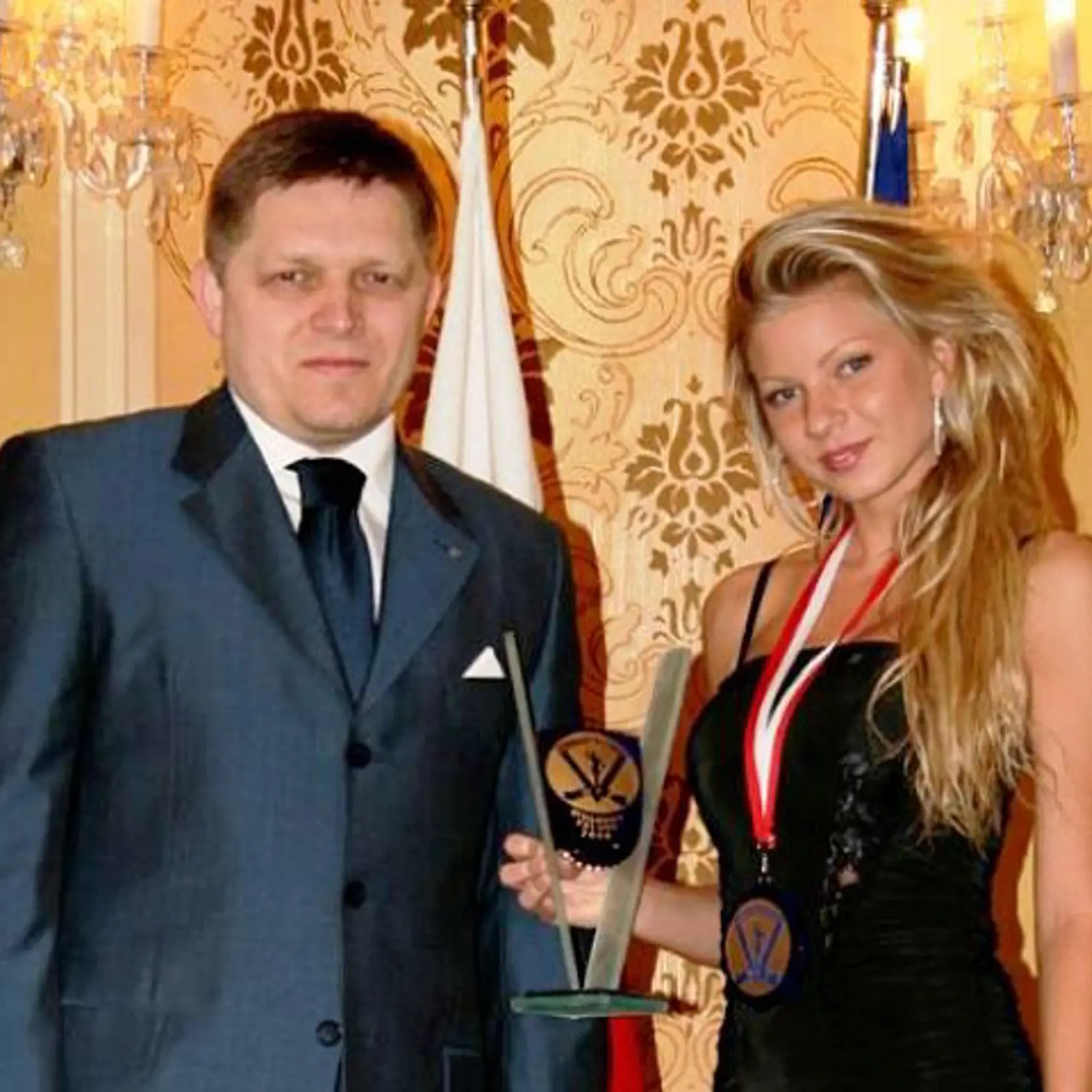 Premiér Robert Fico a fitneska Eva Martinková po ďalšej jej výhre.