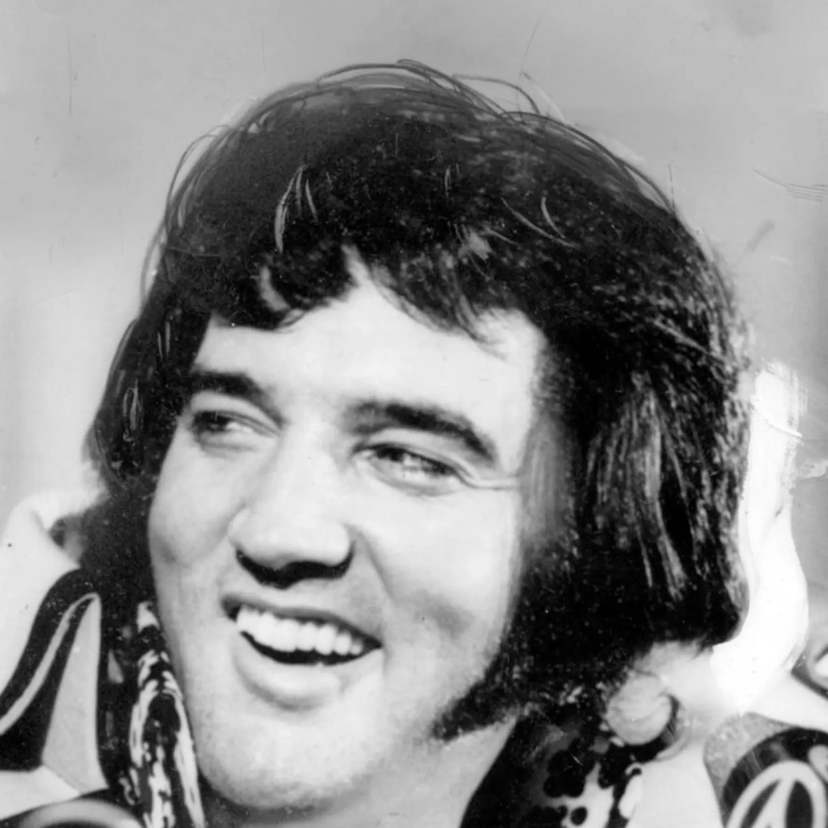Elvis zomrel na vrchole slávy na infarkt v roku 1977.