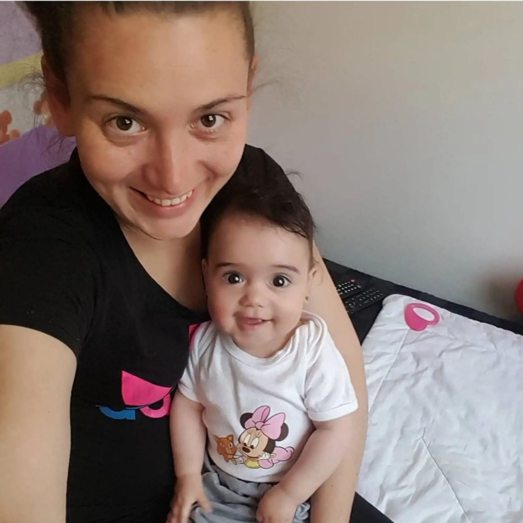 Monika Hrajnohová má zrejme svoje búrlivé obdobie za sebou a dnes je mamičkou na plný úväzok.