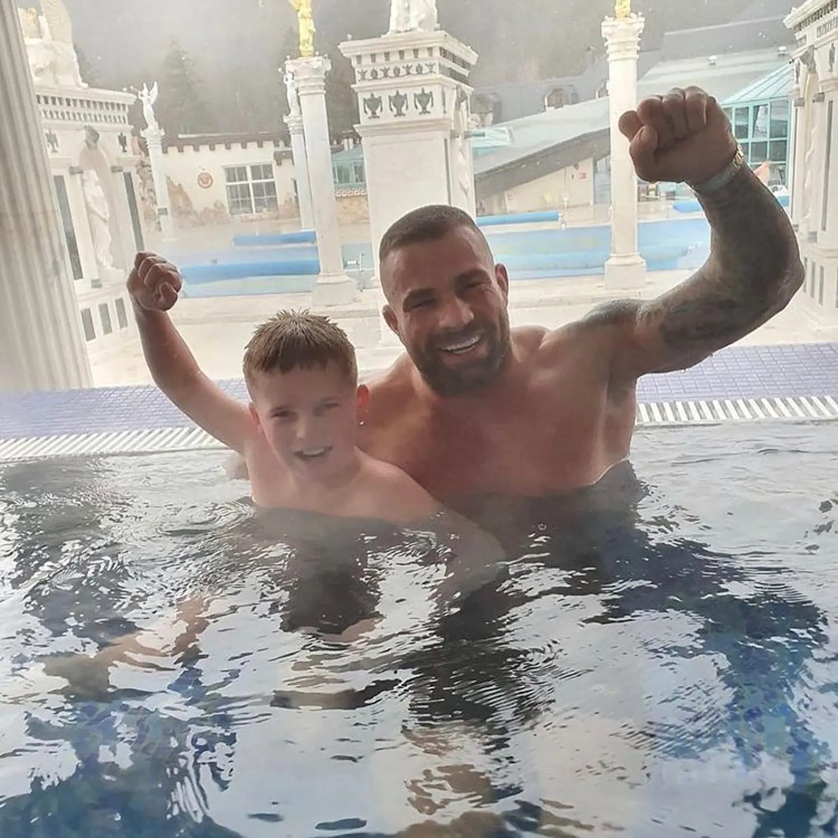 Karlos Vémola so synom CJ-om