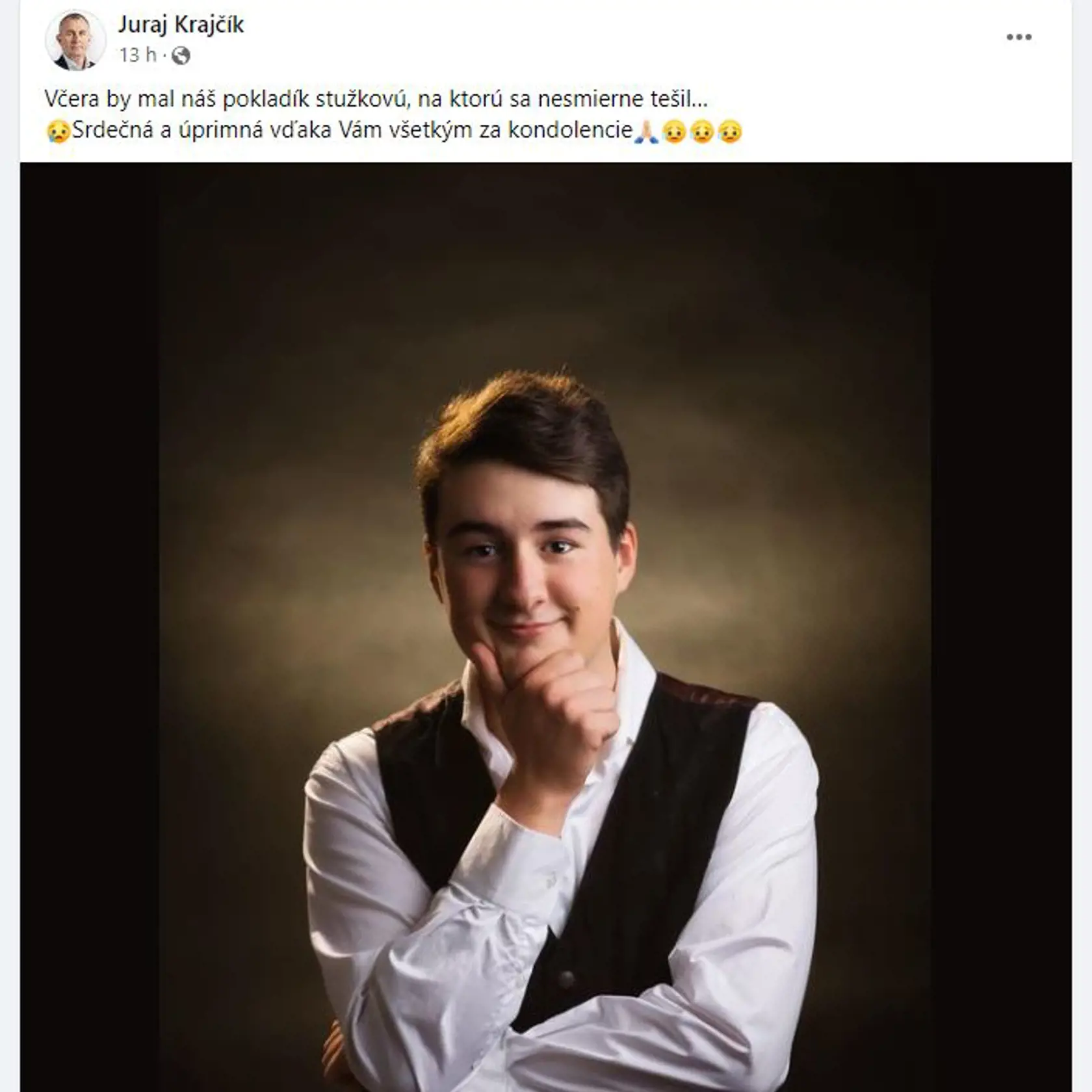 "Včera by mal náš pokladík stužkovú, na ktorú sa nesmierne tešil..." napísal strelcov otec na sociálnej sieti a pridal k nemu fotku syna, na ktorej sa usmieva.
