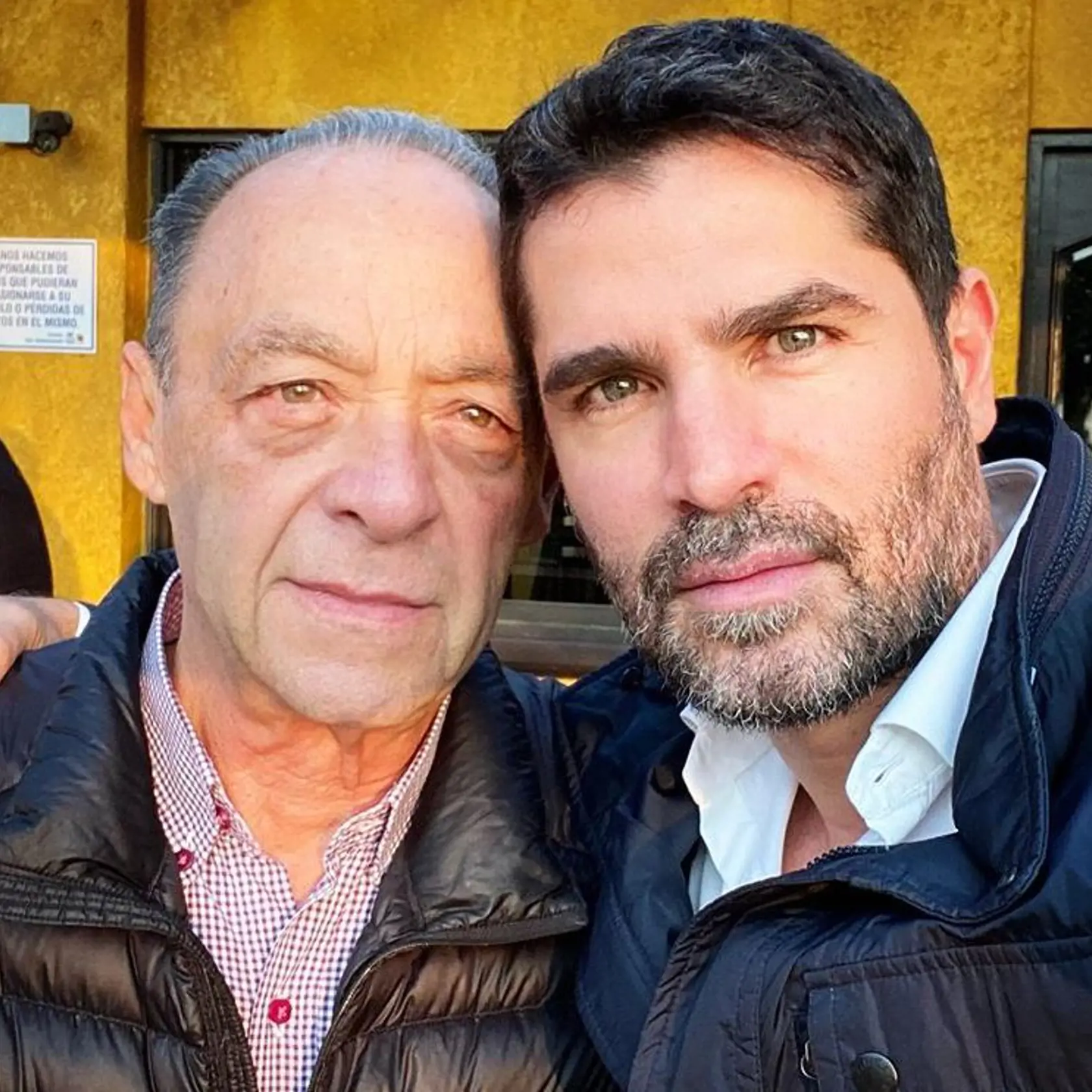Eduardo so svojím otcom.