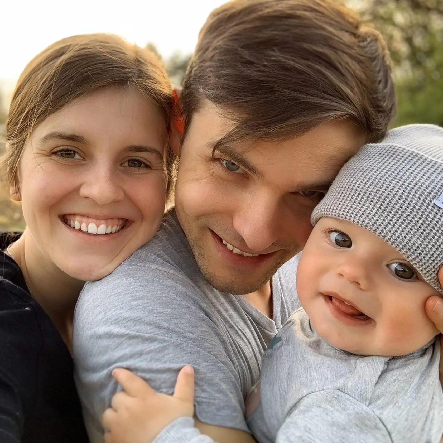 Tomáš Surovec, manželka Nina a Tobiáš.