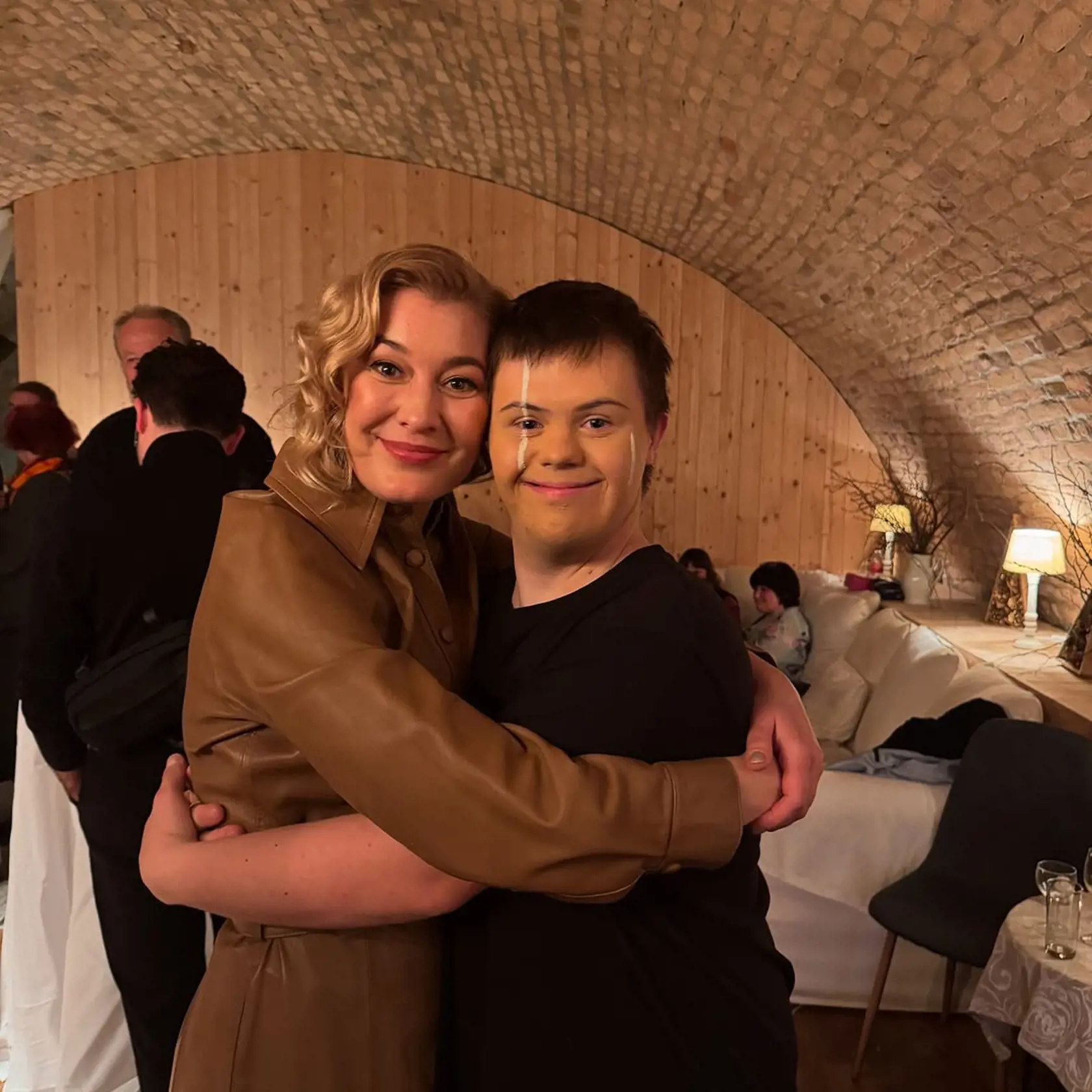 Jana Majeská prišla podporiť Šimona na divadelné predstavenie.