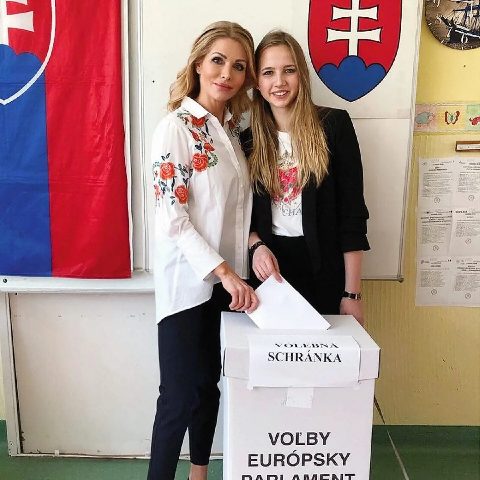 Poslankyňa Národnej rady (NR) SR Petra Krištúfková s dcérou Ester, ktorej
otcom je Boris Kollár.