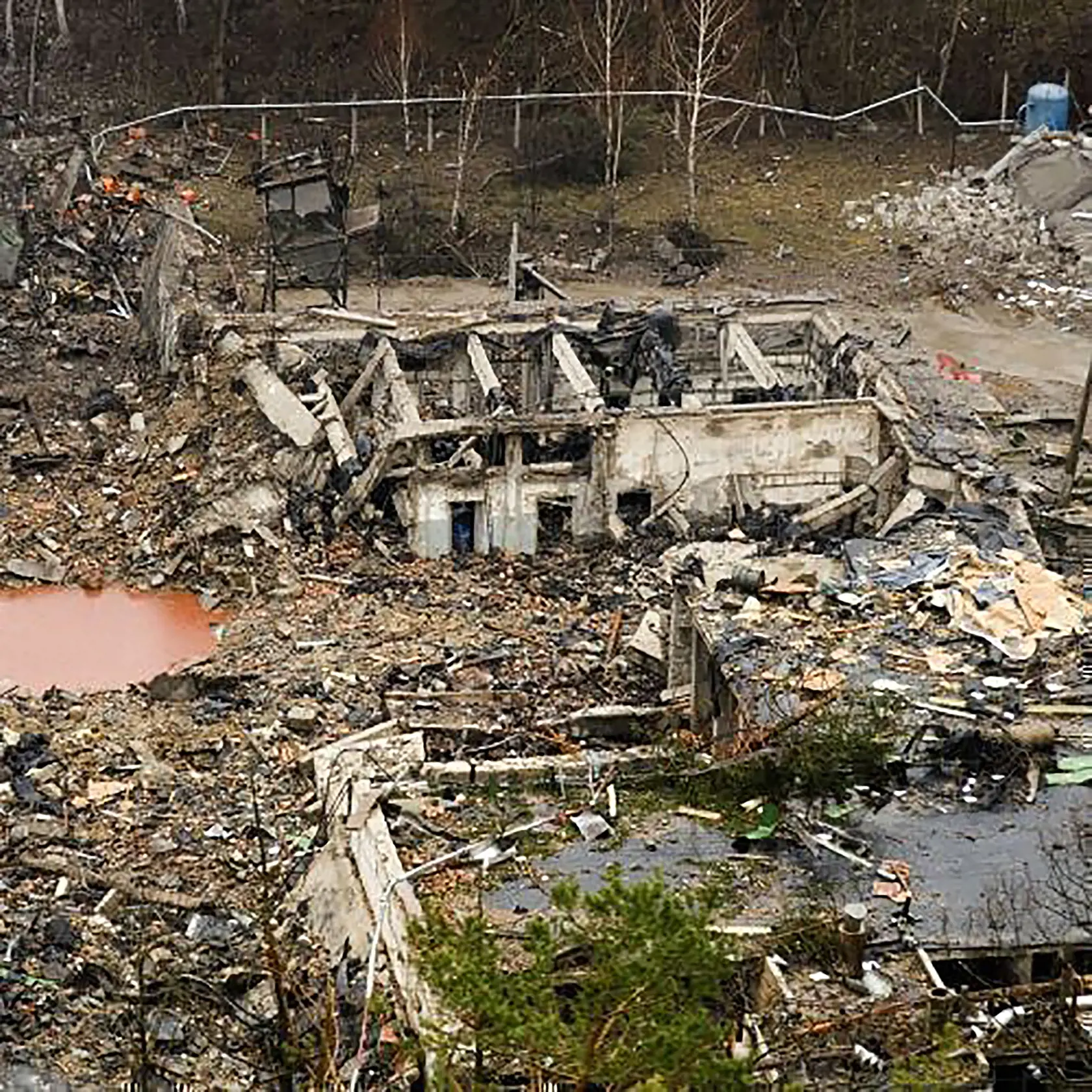 K výbuchu došlo v roku 2007. Z vojenského podniku v Novákoch ostali ruiny, osem ľudí rozmetalo na kúsky.