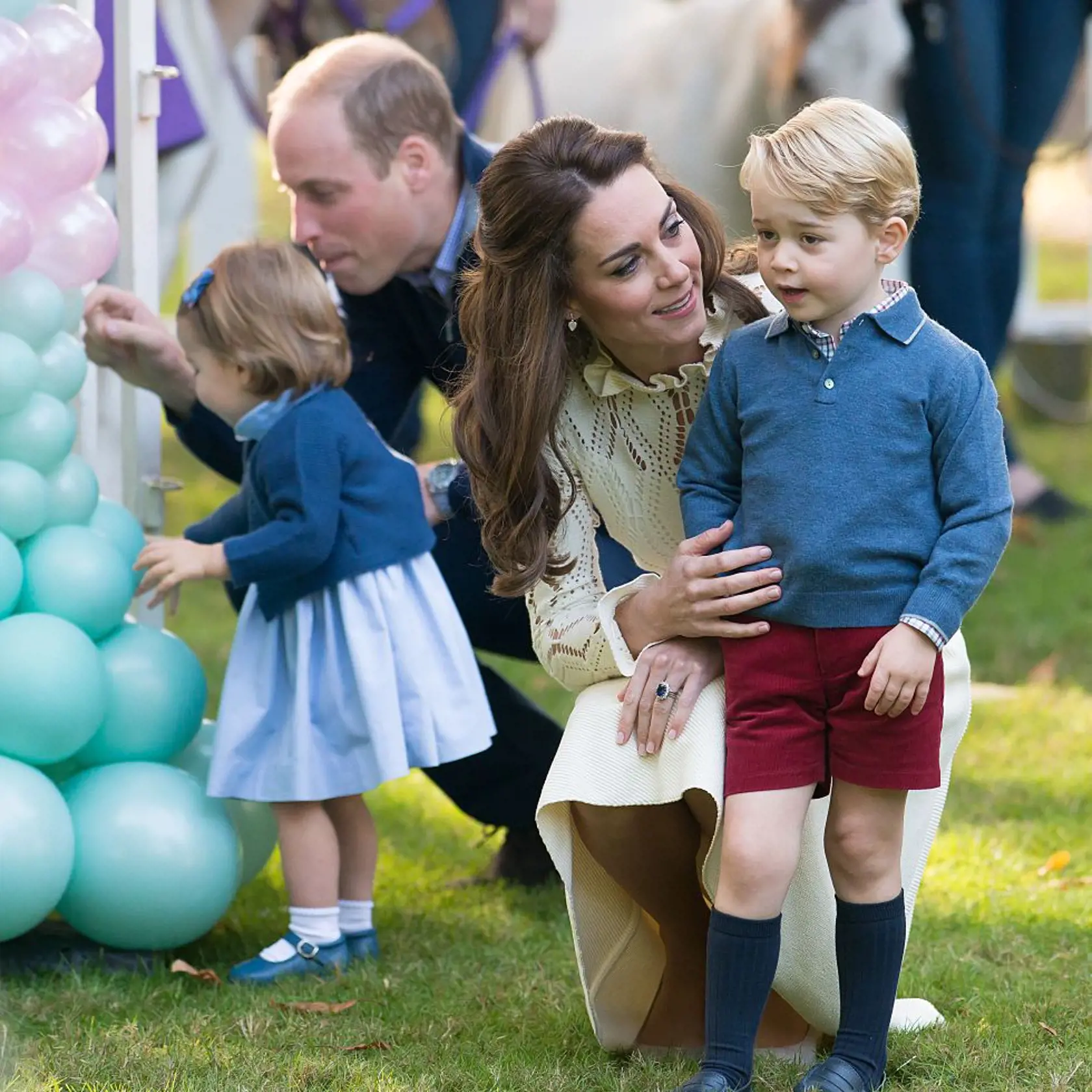 Kate vždy, ak je to len trochu možné, venuje čas svojim deťom,  Georgeovi (8), Charlotte (6) a Louisovi (3). Deti a manžel William pre ňu znamenajú najviac.